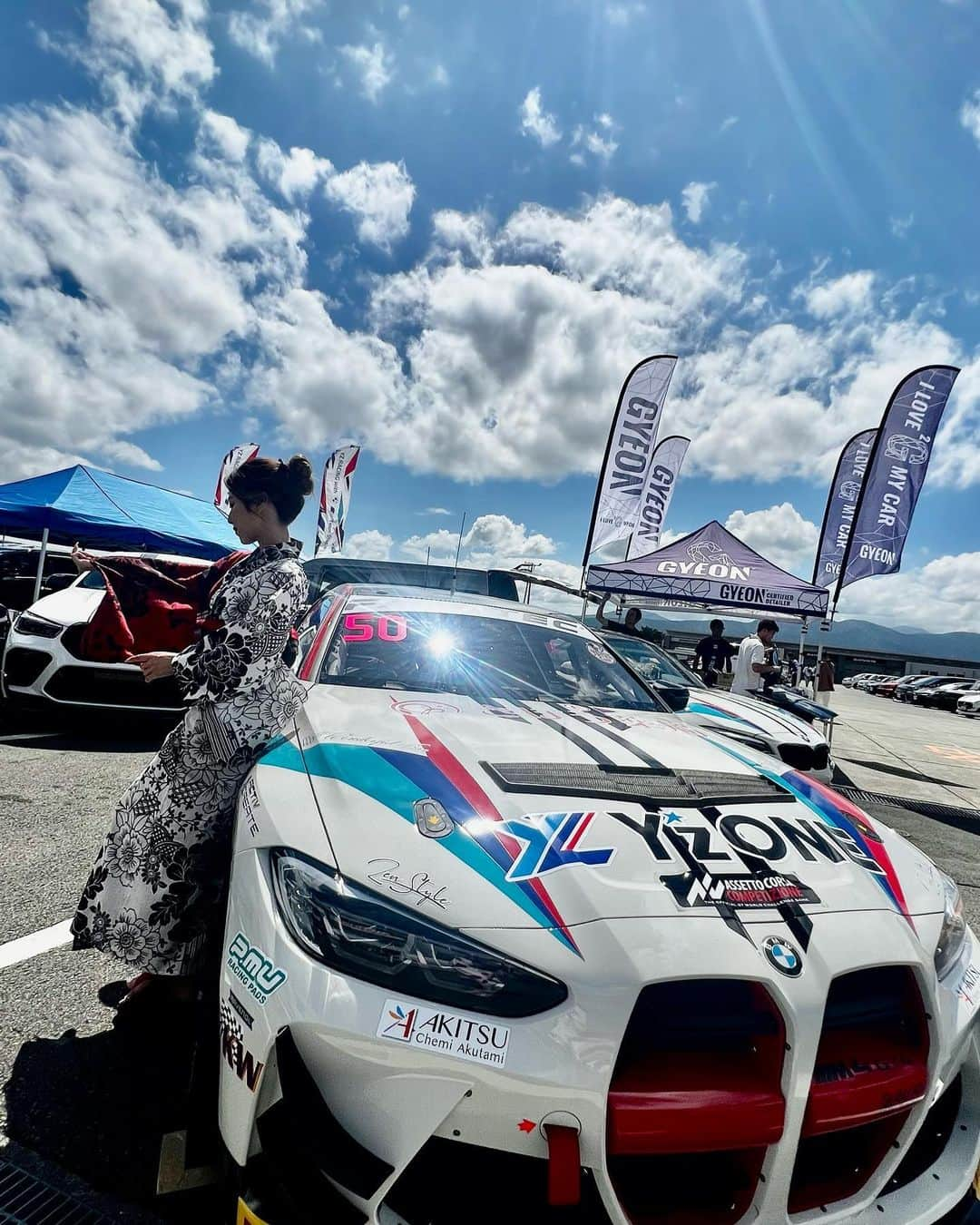 鳳ゆまさんのインスタグラム写真 - (鳳ゆまInstagram)「. . . #fuelfest 2023🏎️  BMW専門店.Y'zOneブースに お世話になりました😎  今年も大好きなワイスピメンバー に会えてカッコいい車盛りだくさん、 念願のドラッグレースも見れて ハピです☺️🏁  @yzone.co.ltd.yz_racing  @ayana1113  @ackiy.ko  @aguna___   ありがとうございました🧡  #fuelfestjapan #wildspeed #japan #japantravel #japanese #japanesegirl  #bmw #ワイルドスピード #車イベント #アメ車 #車好き女子 #富士スピードウェイ #浴衣 #浴衣ヘアアレンジ #浴衣女子」8月12日 15時37分 - yumangerion06