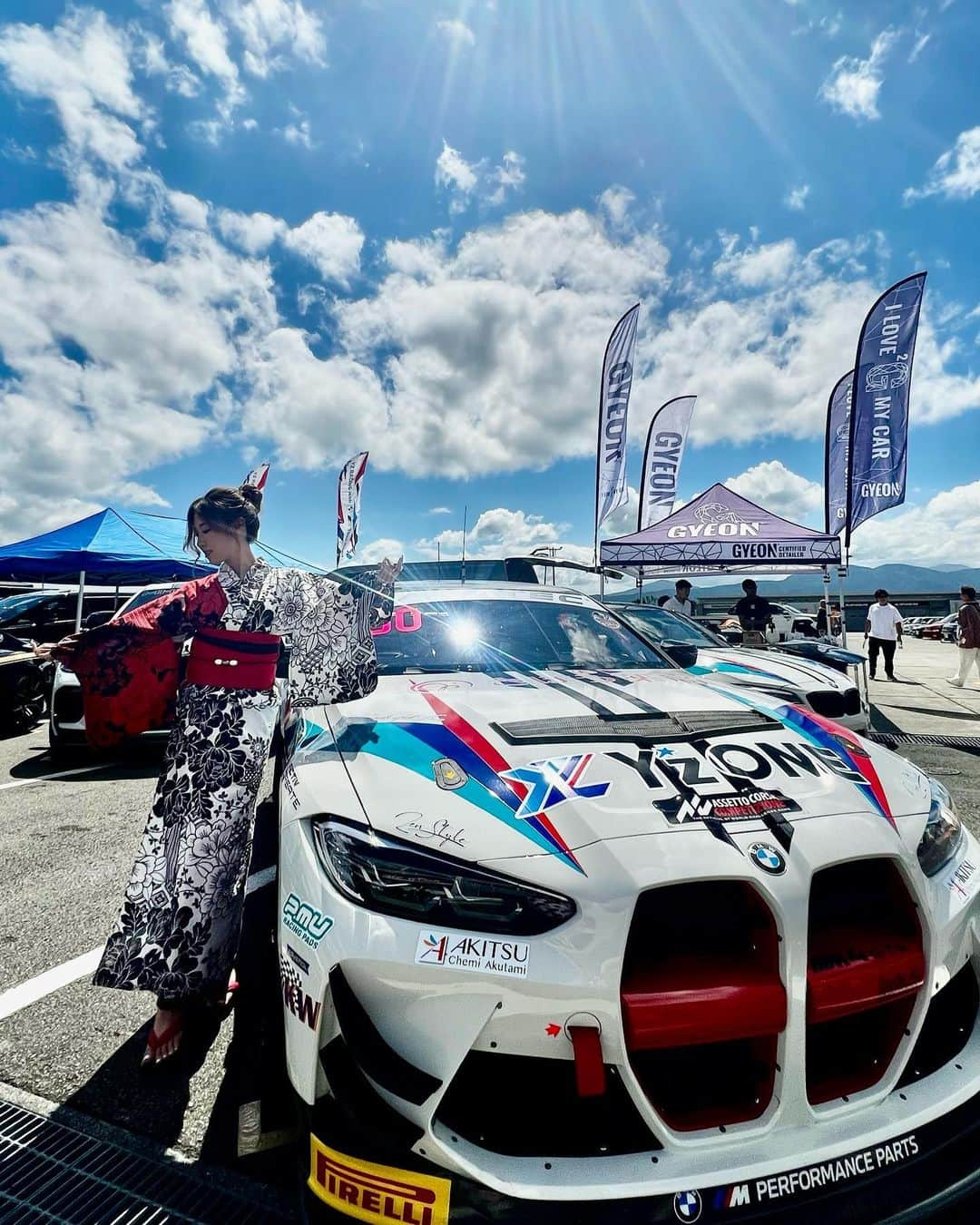 鳳ゆまさんのインスタグラム写真 - (鳳ゆまInstagram)「. . . #fuelfest 2023🏎️  BMW専門店.Y'zOneブースに お世話になりました😎  今年も大好きなワイスピメンバー に会えてカッコいい車盛りだくさん、 念願のドラッグレースも見れて ハピです☺️🏁  @yzone.co.ltd.yz_racing  @ayana1113  @ackiy.ko  @aguna___   ありがとうございました🧡  #fuelfestjapan #wildspeed #japan #japantravel #japanese #japanesegirl  #bmw #ワイルドスピード #車イベント #アメ車 #車好き女子 #富士スピードウェイ #浴衣 #浴衣ヘアアレンジ #浴衣女子」8月12日 15時37分 - yumangerion06