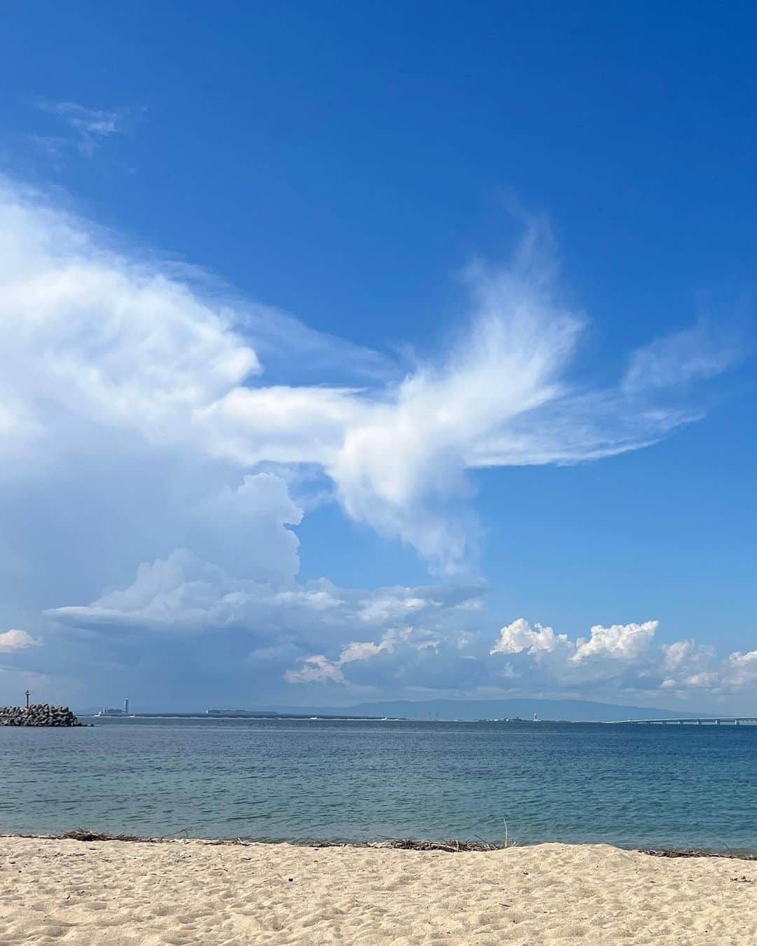 空山菜摘さんのインスタグラム写真 - (空山菜摘Instagram)「♡ 好きな空シリーズ🩵☀️☁️🩷 積乱雲はTHE夏って感じで好きなんだが 意外と写真に残せてなかった☹️」8月12日 19時00分 - natsumi_sorayama