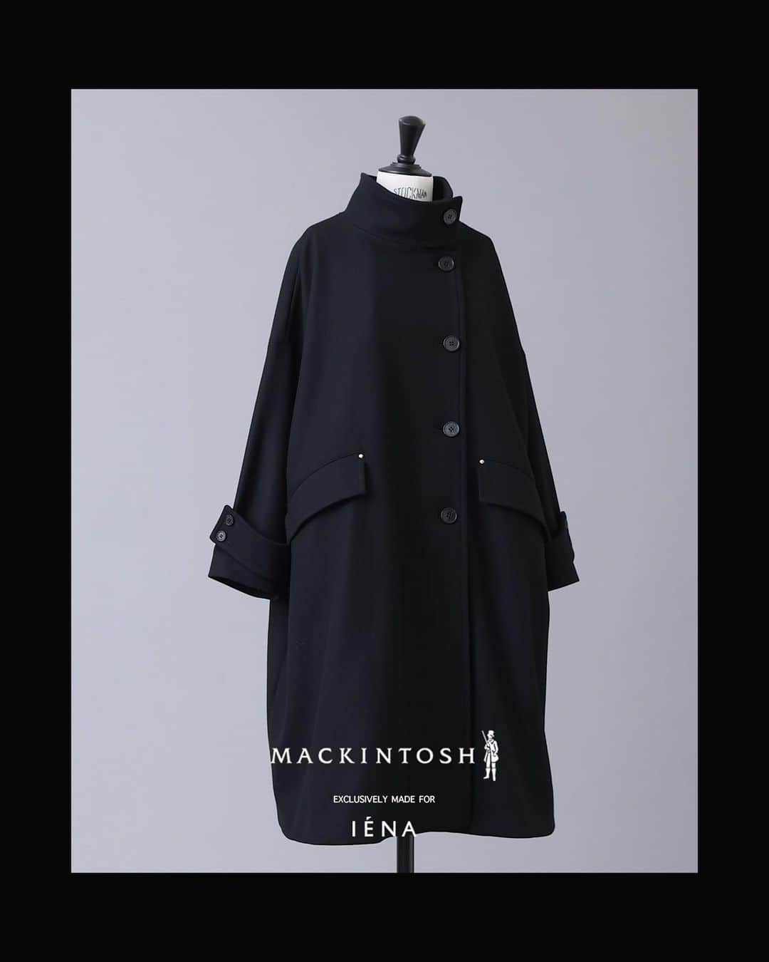 IENAさんのインスタグラム写真 - (IENAInstagram)「MACKINTOSH exclusively made for IÉNA ⁡ ⁡ ￣￣￣￣￣￣ ⁡ MACKINTOSH NEW HUMBIE LONG COAT ⁡ ⁡ 今シーズンは「NEW HUMBIE」のモデルをベースに、スタンドカラーの襟型にロング丈のコートに別注をして作成。 ⁡ 今までのAラインのかわいらしさのある別注モデルから一変、大人っぽく上品なコートが実現しました。 スタンドカラーは開けてもお召しいただけます。 ⁡ ⁡ ￣￣￣￣￣￣ ⁡ MACKINTOSH 別注 NEW HUMBIE ロングコート ¥159,500(税込) Size:6,8(着用8) Color:ブラック,ネイビー(着用ブラック) No.23020910003530  店舗→10月入荷予定 EC→予約販売中  ⁡ 　 ハイストレッチイージーパンツ ¥17,600(税込) Size:36,38,40 Color:ブラック,グレー,ナチュラル No.23030900096030 ⁡ ⁡ PASCUCCIビットローファー ¥31,900(税込) Size:35.5,36,37,38,39 Color:ブラック,ブラウン No.23093910000930 ⁡ 店舗→9月入荷予定 EC→予約販売中 ⁡ ⁡ #iena #イエナ #iena_23aw #mackintosh #マッキントッシュ #fashion #ファッション」8月12日 20時00分 - iena_jp