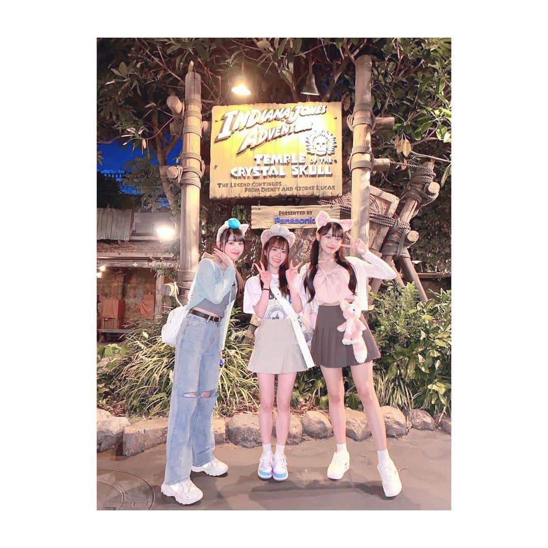 林于馨のインスタグラム：「. 暑假的迪士尼海洋🌎🌋 早上跟中午真的世界無敵熱！ 太陽下山後就舒服很多🤣💭✌🏻 這次有玩到兩個之前沒玩過的！ - 初めて夏の時ディズニーシーに行きました 朝の太陽マジで暑かったです！！ ソアリンとレイジングスピリッツ は初めて遊んだ✈️💗 - #AKB48 #AKB48TeamTP #TeamTP  #UnitTicTacToe #れいち #林于馨 #東京ディズニーシー #TokyoDisneySea」