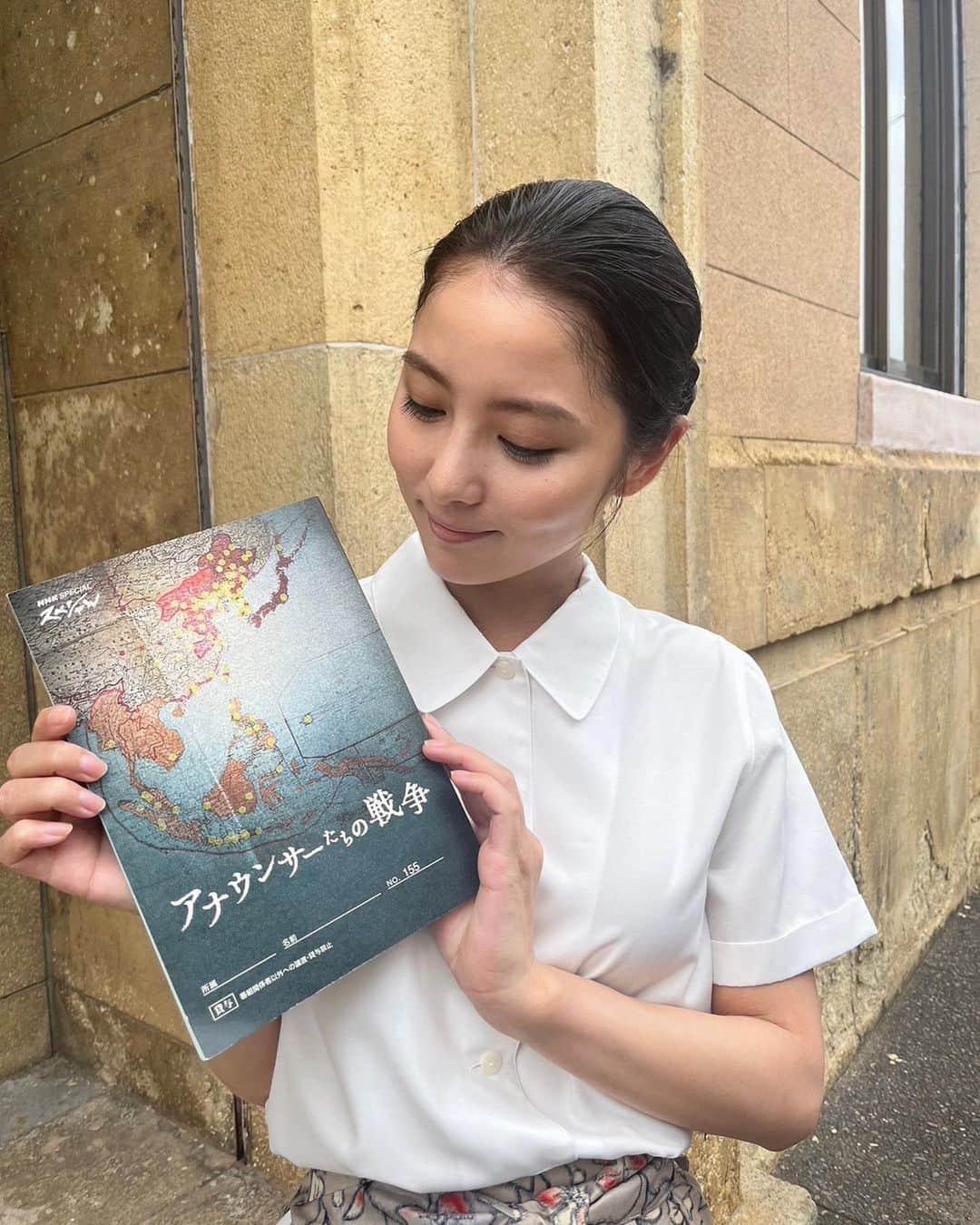石川恋さんのインスタグラム写真 - (石川恋Instagram)「8月14日(月)22:00〜NHKスペシャル「アナウンサーたちの戦争」保木玲子役で出演します。 "言葉"の持つ力について深く考えさせられる作品です。 参加させていただいた時間は限られたものでしたが、新たな側面から太平洋戦争を学び、思い巡らせながら過ごした日々は今も強く心に残っています。 この時代を生き抜いた、実在する人物を演じさせていただくことに責任感と覚悟が生まれ、今後もこの気持ちを忘れることなく一つ一つ、役と向き合っていきたいと思います。 たくさんの方に知っていただきたい物語です。 ぜひご覧ください！ #アナウンサーたちの戦争」8月12日 16時01分 - ren_ishikawa