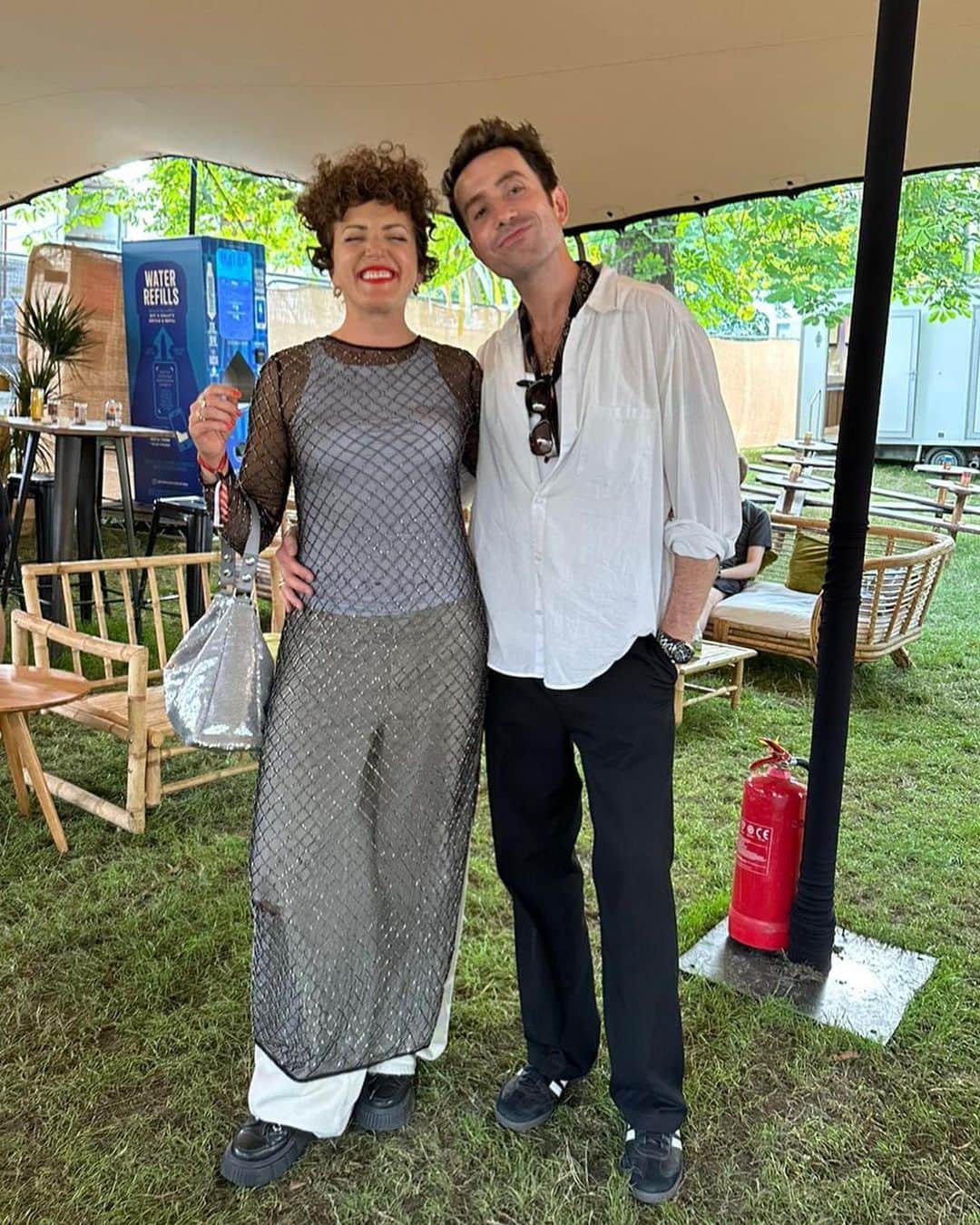 ニック・グリムショーのインスタグラム：「What a dream night, got to go see Annie smash out a FOUR HOUR set at Before Midnight in the park last night. Had a proper dance, proper catch ups, got goosebumps (slide 3) and then was home having Fruit & Fibre in bed by 11pm.」