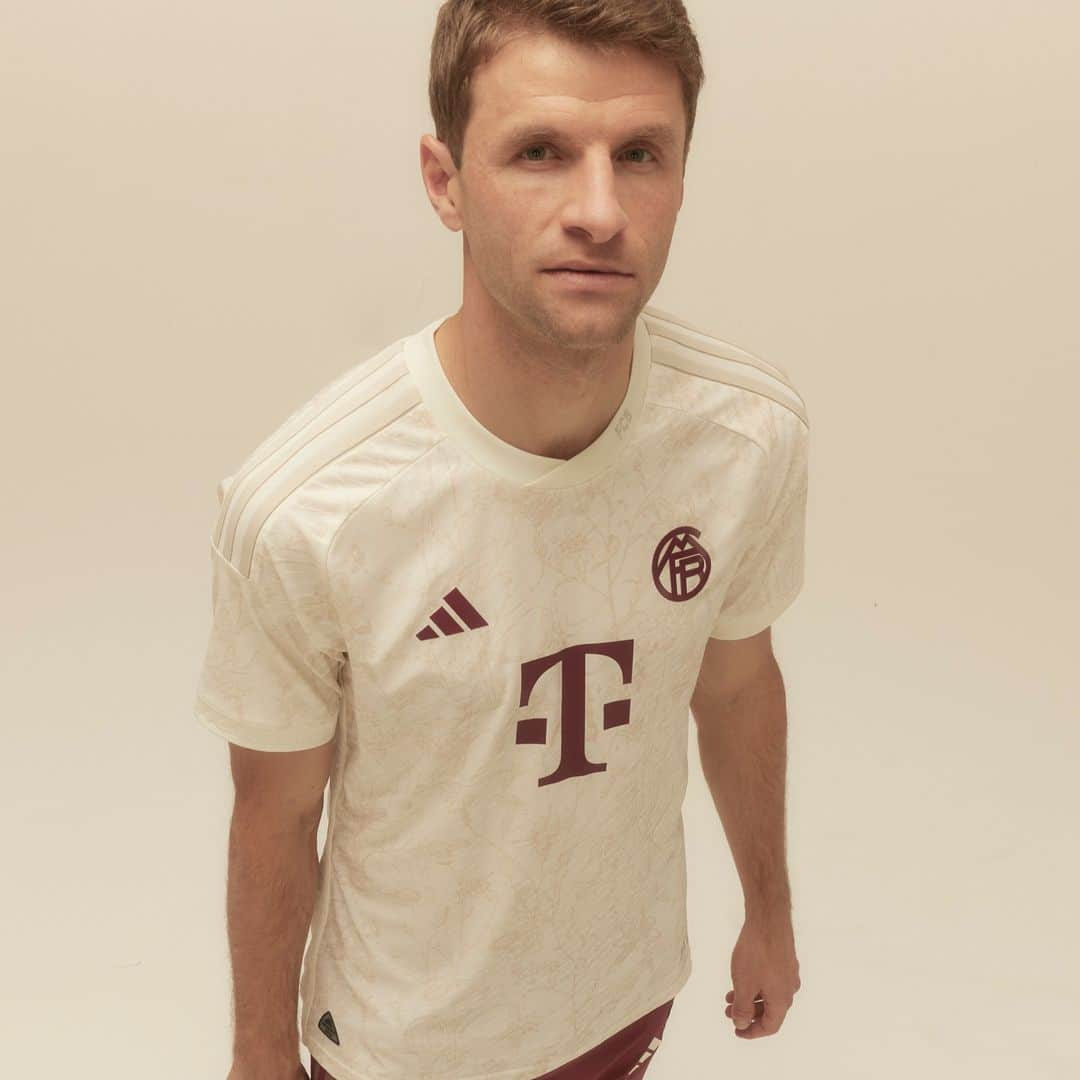 トーマス・ミュラーさんのインスタグラム写真 - (トーマス・ミュラーInstagram)「Classic looks coming in fresh 🤝 @adidasfootball & @fcbayern #fcbayern #Adidas #esmuellert」8月12日 16時07分 - esmuellert