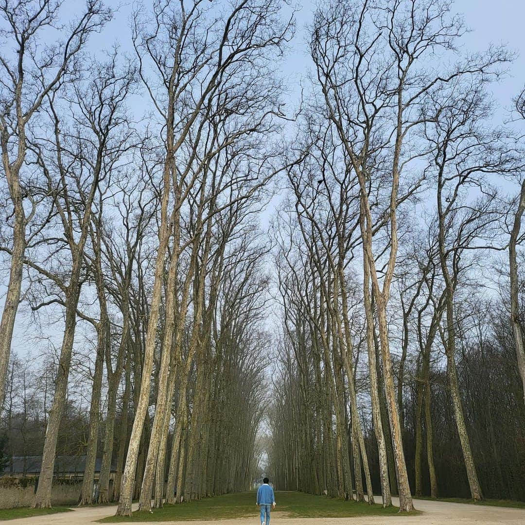 ウングァンのインスタグラム：「Paris 여행기 part 4 영화 속으로 들어간 기분 😎 웅장하다👍」