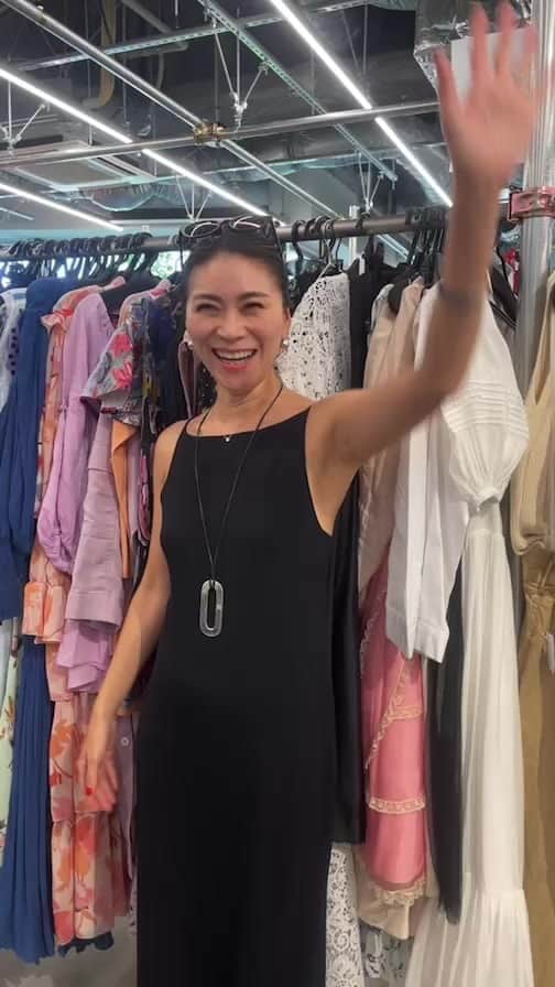 のインスタグラム：「・ 友達が原宿でフリマしてるって聞いて 急遽遊びにきたら、掘り出し物が沢山でしたー！  @girlsmarkett   @aya_dream04  @mayuminakanishi  @saaageboutique   原宿の交差点東急プラザ5Fの1番奥でやってるよー！  今日は20時まで。 明日は11時から18時まで！ 入場無料でどなた様も大丈夫！  @aya_dream04 は16:30からいるよ！」