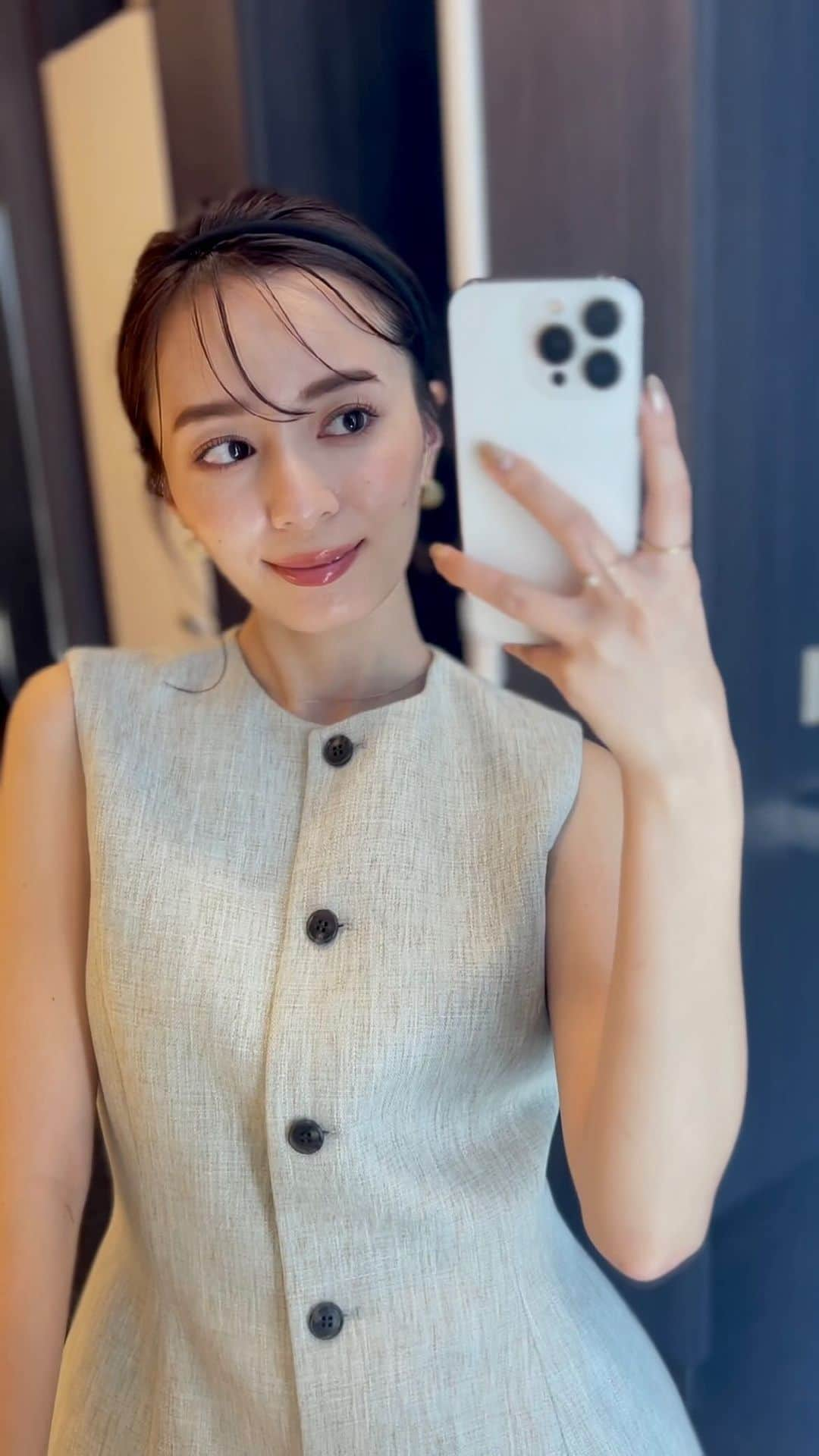 中村麻美のインスタグラム：「⁡ なんだか甘めだった日👧 ⁡ 最近前髪は巻いたあとにケープで少し固めて 湿気に負けないようにしています。 ⁡ というより今までなんで使ってこなかったんだろう... 崩れにくくなって本当に楽 ❤︎」