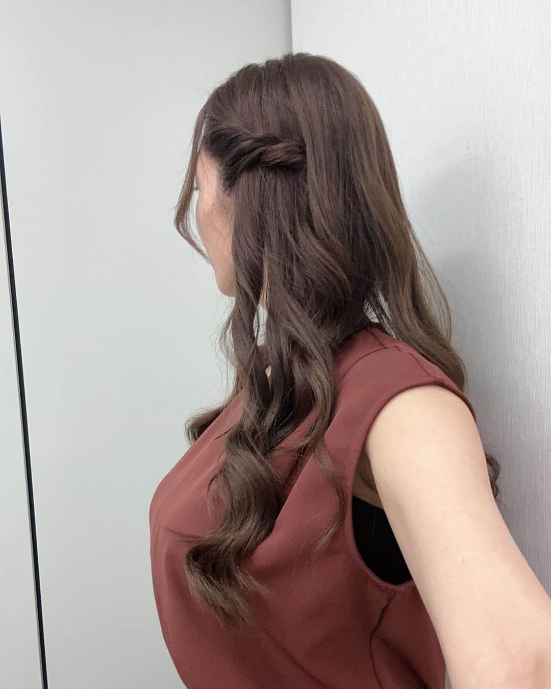 穂川果音さんのインスタグラム写真 - (穂川果音Instagram)「hairstyle  ハーフアップ！  キングザランドのユナさん風みたいです😊かわい✨  #韓国ヘア　#ヘアアレンジ　#ハーフアップアレンジ　#hairarrange #アベプラ」8月12日 16時32分 - hokawakanonn