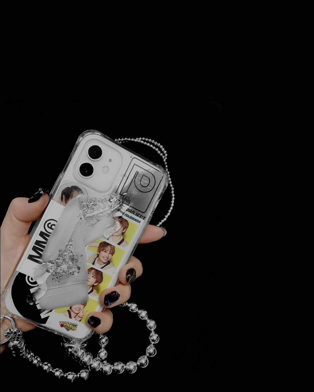 lve_xxxxのインスタグラム：「. . 📱 @___.mot   皆んな入れてるから私も入れたくなって case変えました✌️爆  ｼｮﾙﾀﾞｰｽﾄﾗｯﾌﾟが2種類のﾎﾞｰﾙﾁｪｰﾝになってて ｱｸｾ感覚で使えるのがなはまる💯  とりあえず、ﾊﾟｯと見バレないやろ？← (おきをたしかに)  .」