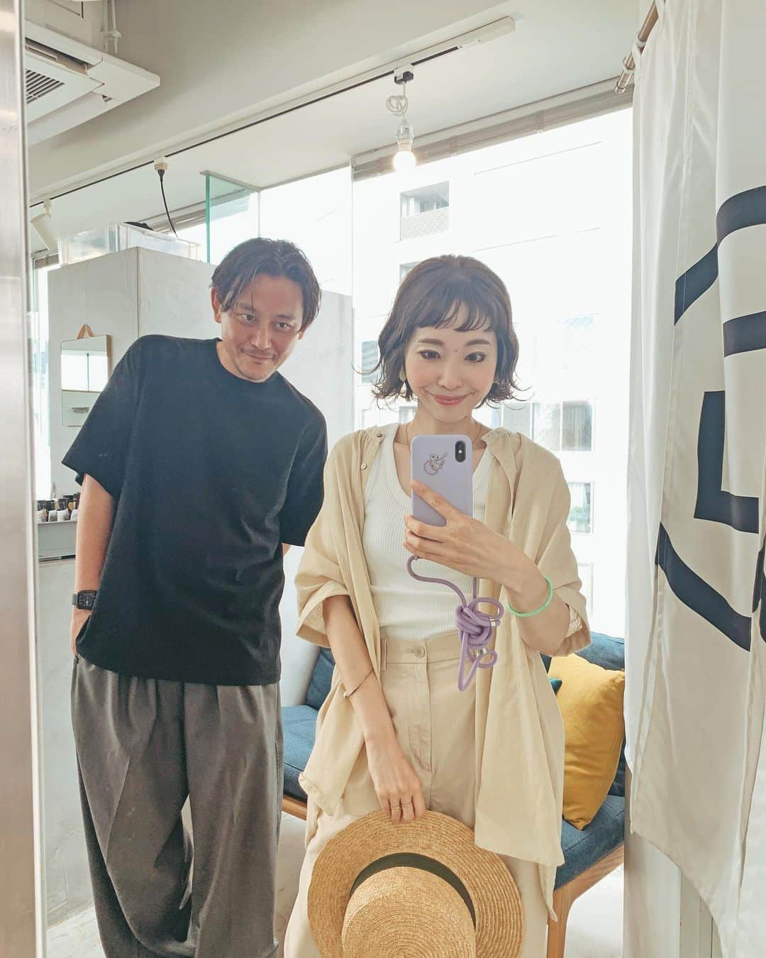 むらたさきさんのインスタグラム写真 - (むらたさきInstagram)「✂︎✂︎ ． new hair🎨🥰✨ ． カラー＆ポイントカラー＆ 長さはあまり変えずに全体ウェーブ✖️毛先だけはねたようなワンカールがほしい♡と、 よくばりなオーダーをしてみました🙌😙🩵 ． thanks♡  @waku_yujitsuchiya  ． ． 7枚目／before → after ． ． ． 父ちゃんがハサミを新調して、 ハサミの真ん中に長男が描いた絵を刻印してもらっていた🛠️🥰♡ ． こりゃ仕事頑張れるね〜✂︎✍️👦 (4枚目) ． ． ． ． この日はリンネル📖の撮影へ🌳👗 @liniere_tkj  ． 9月号の “リンネルスナップ2023” に参加させていただきました〜🌟☺️  毎月チェックしている雑誌なので 7月号の🧼🐄に次いで、 誌面に携われてうれしかったなー♡♡♡ (8.9枚目) ． ． ． ． お盆休みの方が多いのかな？🍆☺️ (我が家は仕事✂︎✍️🥺) ． 楽しいお休みを〜💚🧡 お仕事の方は一緒に頑張りましょー🤝☺️✨ ． ． ． ． ． ． ． ． ． ． ． ． ． #10歳 #7歳 #3歳 #三兄弟ママ ． #newhair #ボブヘア」8月12日 17時13分 - muratasaki