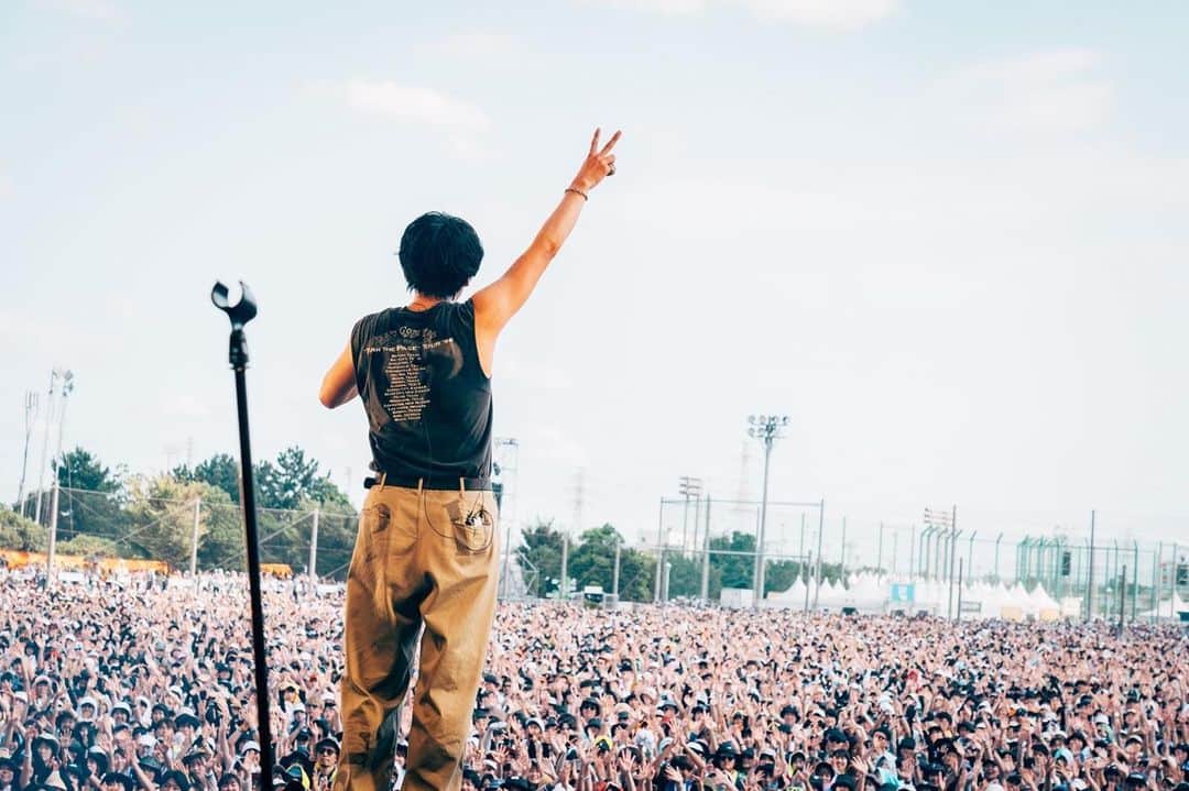 北村匠海のインスタグラム：「すんごい景色。 いま日常に戻りました。夢のようだった40分間。 暑さに気をつけてなー。ロッキンありがとうございました。」