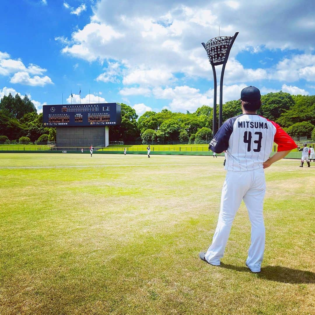 三ツ間卓也のインスタグラム：「⚾️ 皆さんこんにちは✨  1年前から投手コーチを務めている 【リベラック小田原🚛⚾️】  現在初の大会に出場し 2試合連続コールド勝ちをしています🙇  １年前のセレクションや 初の練習試合から比べると 凄く上手くなっていて😌 コーチとしての喜びを感じます🤝  自分自身の野球人生で得た知識や 経験がリベラックの選手のいいキッカケに なればいいなと思っています💪  現役選手には無限の可能性があるので⚾️ キッカケとチャンスを掴んで 貰いたいなと思います✨  来年度の選手も募集しております🙇 DMお待ちしております✨  #三ツ間農園#三ツ間卓也#横浜いちご#リベラック小田原#武山真吾」