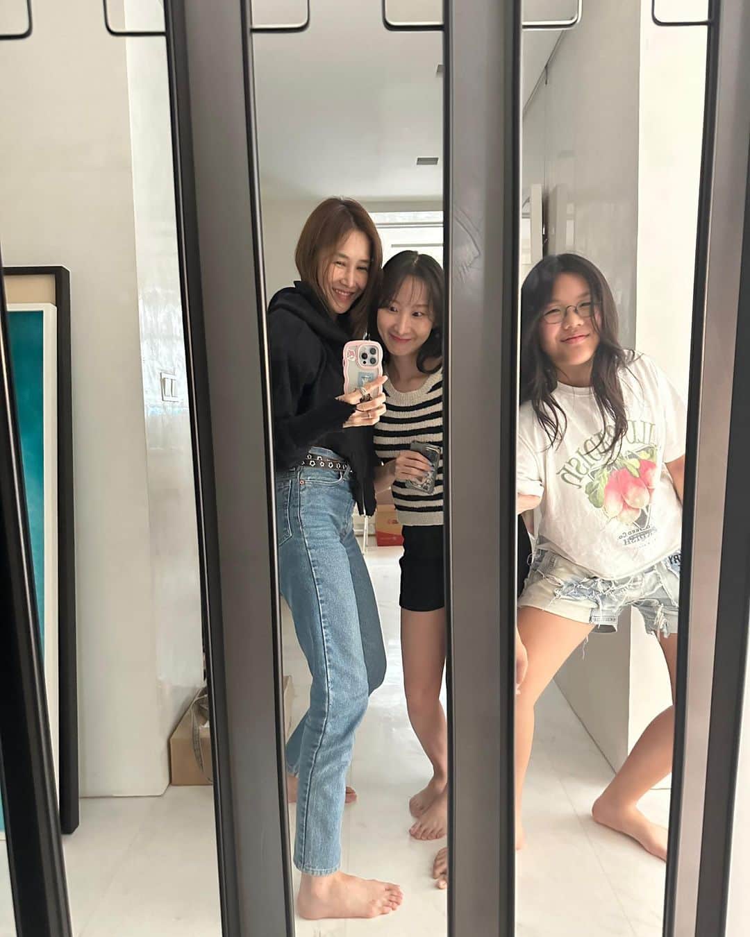 ユン・ヘジンのインスタグラム：「Family time🎀🩵」