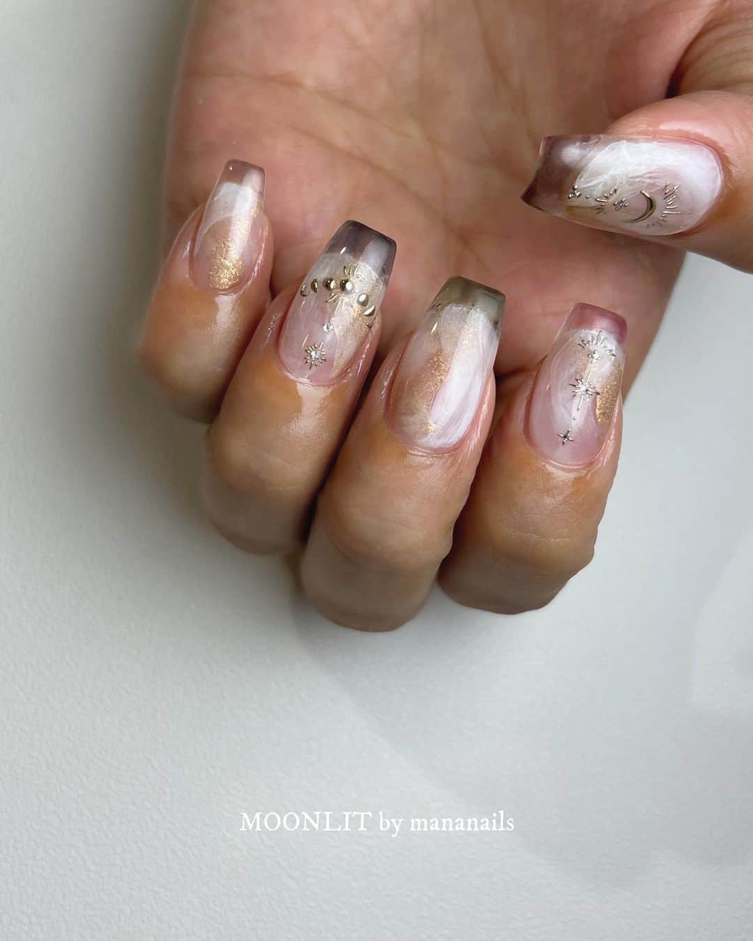 mananailsのインスタグラム：「🫧🪸🪻🦚🍇🌙  片手先端クリアカラーフレンチ、 反対側は同じカラーでフレンチ🪐  ☾120minオフ込み」