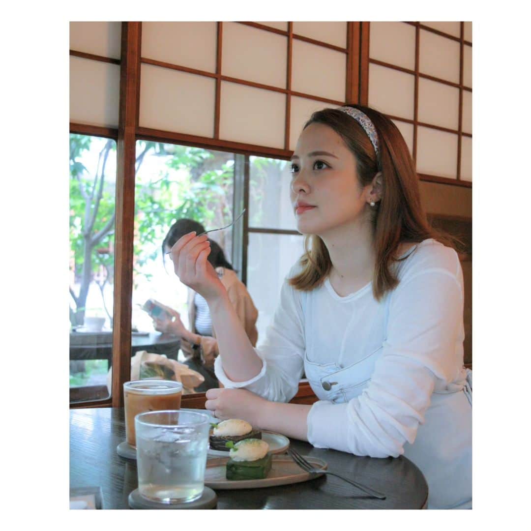 楠木杏のインスタグラム：「世間はいつの間にか三連休⛰️ 山の日なんていつできたのかしらね？  bestieﾁｬﾝとカフェ行ったり、ポケモンセンター行ったり、Barbieｸﾞｯｽﾞ探したり、私たちって一日中一緒にいても全然気疲れしないし本当に楽しいの💕  最近始めたカメラでホゲーt、、ヤナーギをたくさん撮らせてもらって、私の写真はヤナーギがカフェで撮ってくれたよ💗💗💗  私の大好きな友達はレンズ越しに見ても表情がたくさんあってほんっっっっっっとに、とっっっっっっても可愛いからあんたって本当最高の友達🤷💕  みんなも読んでくれて最高よ！！ ラブ❣️またね❣️」