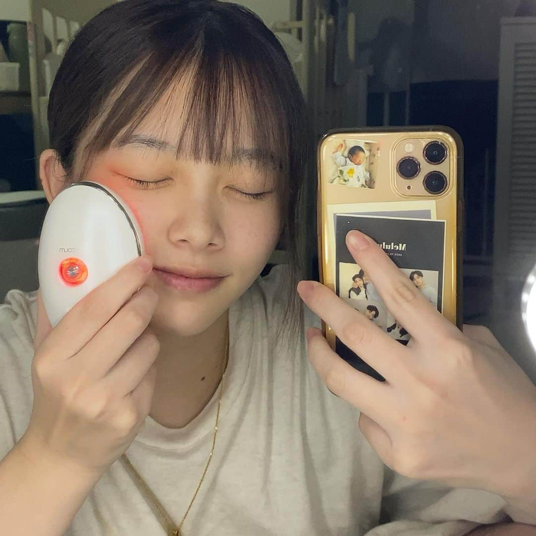 新田あゆなさんのインスタグラム写真 - (新田あゆなInstagram)「・ 撮影前とか、顔めっちゃ浮腫んでる日とかに使う美顔器✨ 使ったあとは顔めちゃくちゃスッキリするからオススメ!!  #MEラボン #ikko初プロデュース美顔器  #美顔器 #おうちエステ #美容 #MEラボンでおうちエステ #pr」8月12日 17時41分 - ayu.3209