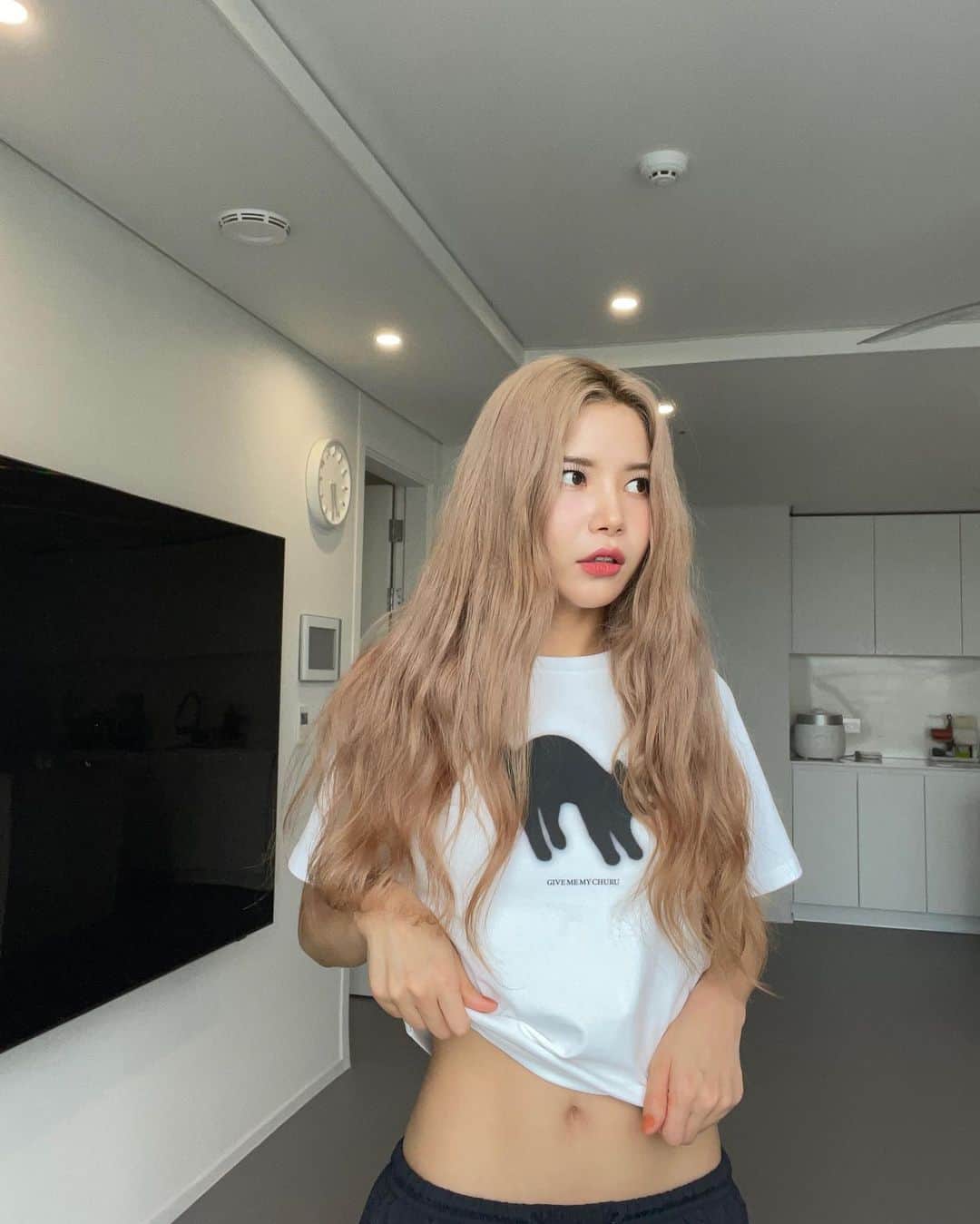 のインスタグラム：「포토존 우리집📸」