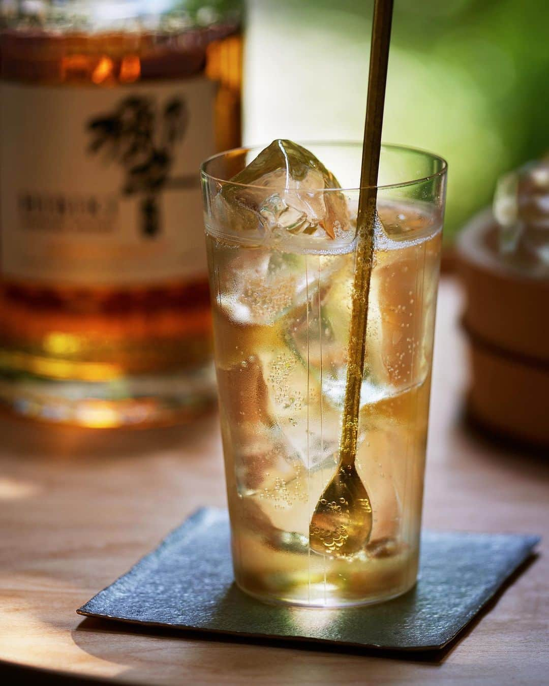 響 | SUNTORY WHISKY HIBIKIのインスタグラム：「. HIBIKI TIME ～二十四節気・立秋～  立ちのぼる熟成香に包まれて。 Envelop yourself in the deep, rounded aroma rising from the whisky.  #hibiki #響 #hibiki_time #二十四節気 #24seasons #立秋 #risshu #withnature #深緑 #響ハイボール #hibiki_with_soda #切子グラス #kirikoglass #夏 #summer #夏の光 #summer #sunlight」