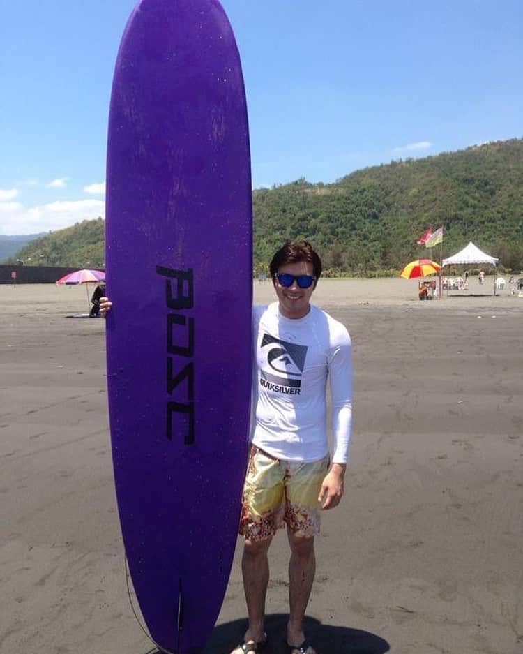 賀軍翔さんのインスタグラム写真 - (賀軍翔Instagram)「回顧跳出來，十年前也是會去衝浪的🤔️🤔️🤔️」8月12日 17時50分 - ho_mike