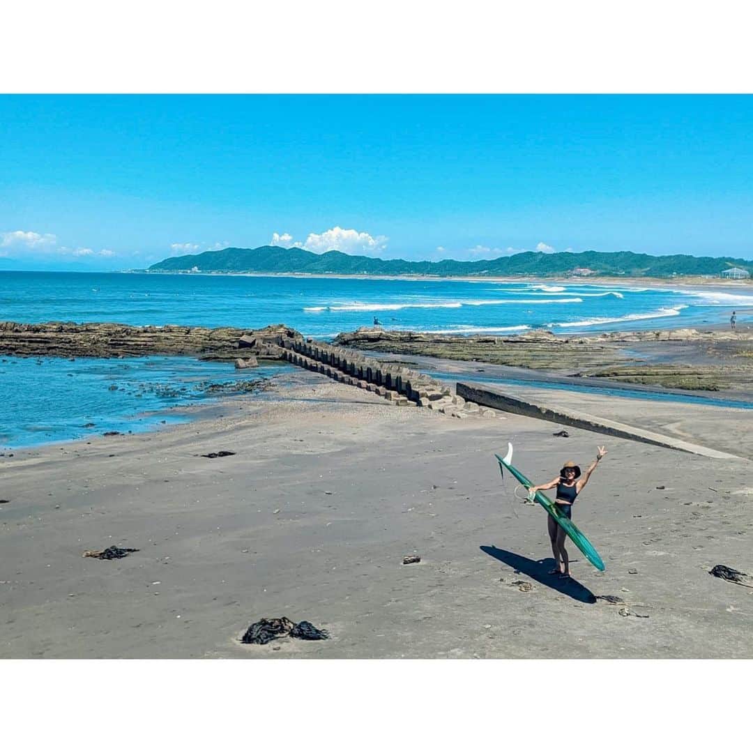 土井地恵理子のインスタグラム：「・ 台風で大混雑するちょっと前  家の近くにこんな海があるロケーション 憧れる✨  #surf #サーフィン #サーフィン女子」