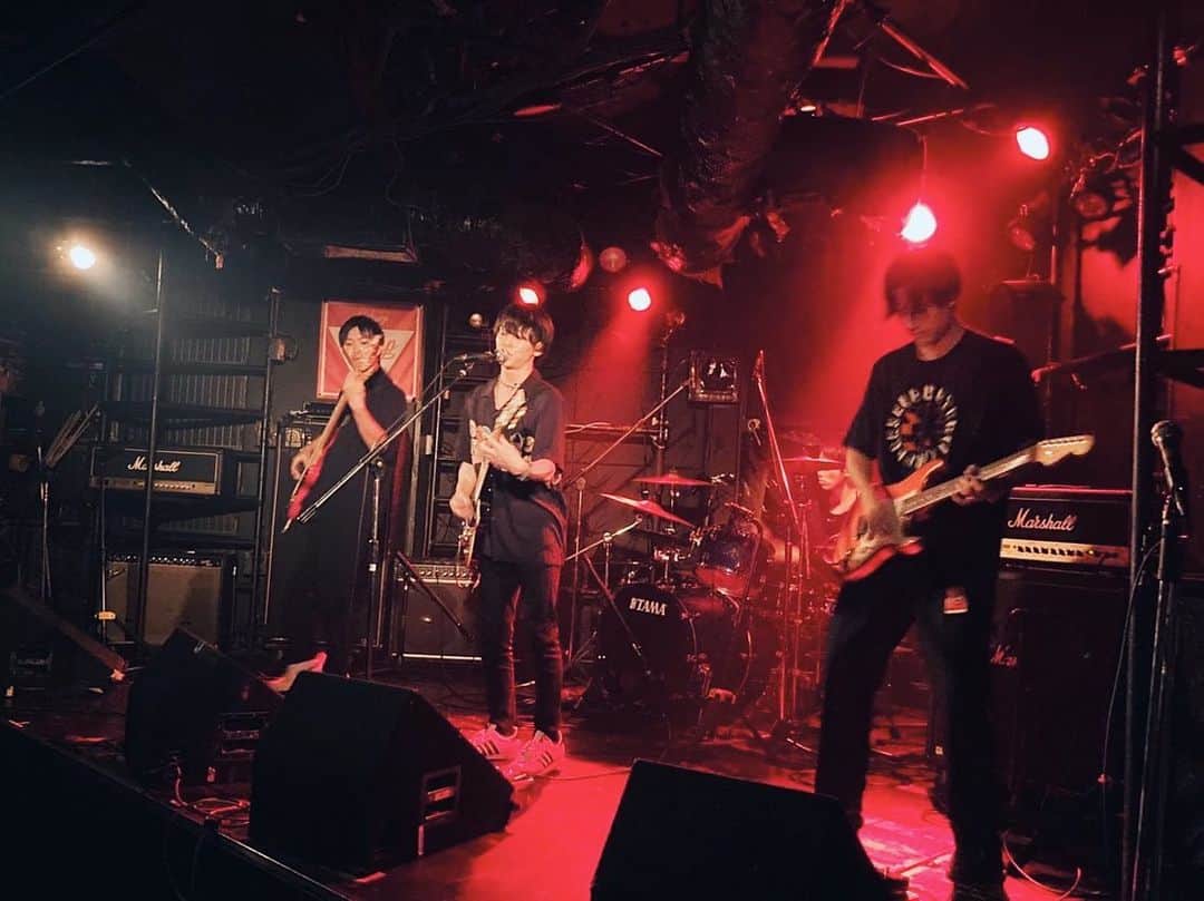 大須賀崇のインスタグラム：「"SMALL LAKE!!" 8/11(金) 吉祥寺warp  01. GLARE 02. In Room 03. Tremolo 04. プルメリア 05. インサイドヘッド  昨日はお忙しい中、お暑い中、Sonic Young Beatの初ライブに足を運んでくださった皆様ありがとうございました！  今後も活動していきますので、また遊びに来てくれたら嬉しいです。  #sonicyoungbeat #吉祥寺warp #smalllake」