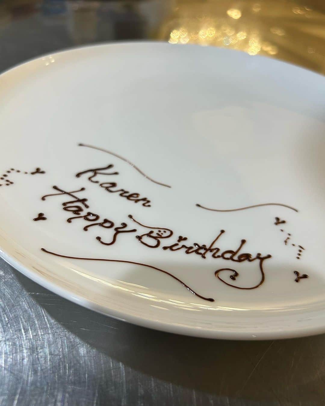 Restaurant SORAのインスタグラム：「暑い日が続いてますね！💦  restaurantSORAではメッセージプレートもやってます！  是非！記念日などでご利用下さい✨  沢山のご予約・ご来店お待ちしております！  【レストラン営業時間】 ◎Dinner 17:00〜22:00 ※Food20:00 Drink 21:30がラストオーダーです。 ※定休日／月曜日・火曜日  【ご予約方法】 プロフィール欄URLより受付中 ▶︎ @restaurantsora 電話ご予約も承っております▶︎086-234-7312 ---------------------------------------- #restaurantsora #レストランソラ #thestyle岡山 #ザスタイル岡山 #クレド岡山 #岡山ディナー #岡山グルメ #岡山フレンチ #レストラン #アニバーサリーディナー #アニバーサリー #プロポーズ」