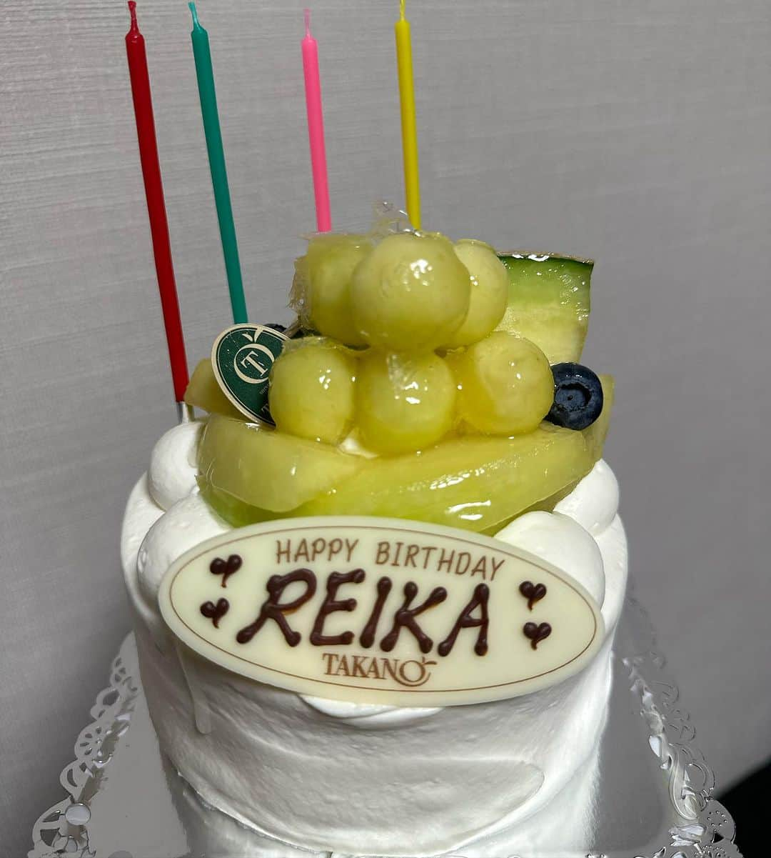 REIKAさんのインスタグラム写真 - (REIKAInstagram)「8/10🌻無事に40歳を迎えることが出来ました☺🌈  久々に2ショットを載せちゃう💓笑  たくさんのお祝いメッセージやプレゼント、、、 皆さん本当にありがとうございます😭🫶🍀  いよいよ40代に突入🧡💚💛💖  家族、友人、仲間、生徒、保護者、DIORAMA関係の皆さん、関わる全ての皆さん、そして良きパートナー💗正志君、、、 本当にいつも支えて下さりありがとうございます🔆  この恩恵に報いる事が出来るよう 40代は無駄な力は抜き、 関わる大切な周りの方々に 少しでも多くの愛を与えられる女性に成長していけたらと思います🍀🙏  そして、  8/18(金)のFRIKEY FRIDAY、 なんと私のバースデーバッシュだそうで🥹 もし良ければ顔見に来てもらえたら大変喜びます😭🫶🍀  これからも皆様どうぞ宜しくお願い致します✨  #8月10日 #ハートの日 #誕生日 #40歳 #感謝の気持ち #ありがとうございます」8月12日 18時11分 - reika_bra