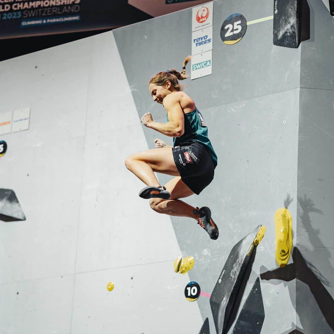 ジェシカ・ピルツさんのインスタグラム写真 - (ジェシカ・ピルツInstagram)「The reason, why we love climbing ❤️☺️🔥  #austriaclimbing #bern2023 📸: @ifsclimbing | @lenadrapella | @janvirtphotography」8月12日 18時14分 - jessy_pilz