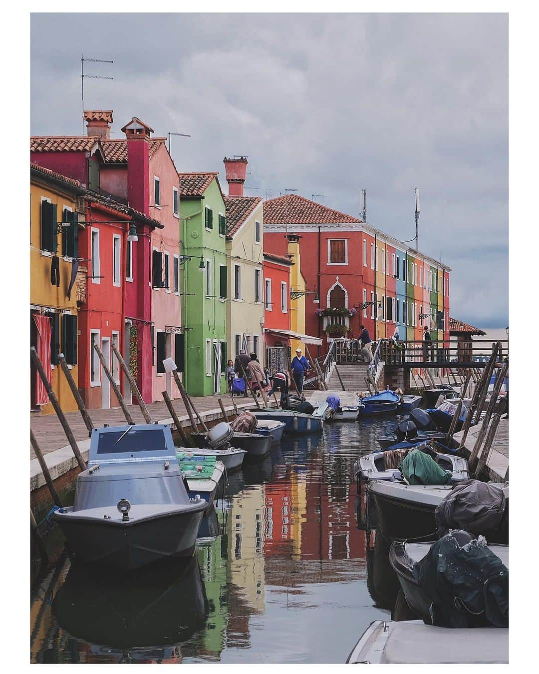 nathparisのインスタグラム：「COLORFUL BURANO 💛💙💜🧡  May 2016 Bon week-end 💛」