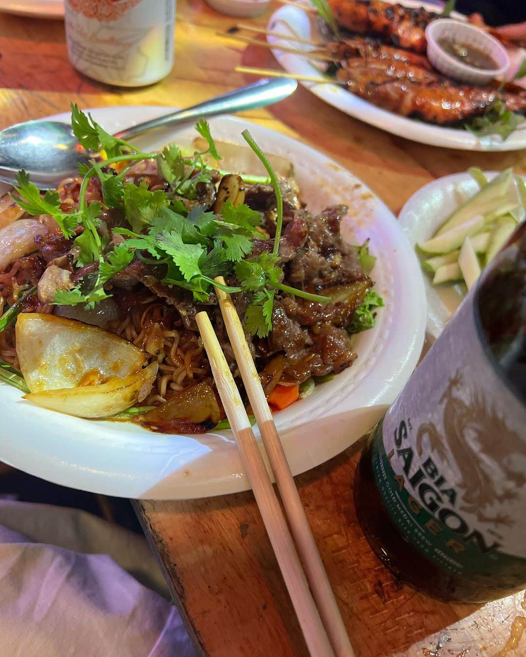 吉野七宝実さんのインスタグラム写真 - (吉野七宝実Instagram)「ベトナム飯。  現地っぽいご飯も、観光客向けっぽいご飯も色々食べれて楽しかった〜！！  パクチー昔大っ嫌いだったけど、克服したかも。 でもまだ美味しいとは思えないけど食べれるようにはなった！！  #ベトナム　#ホーチミン」8月12日 18時17分 - shihomi0305