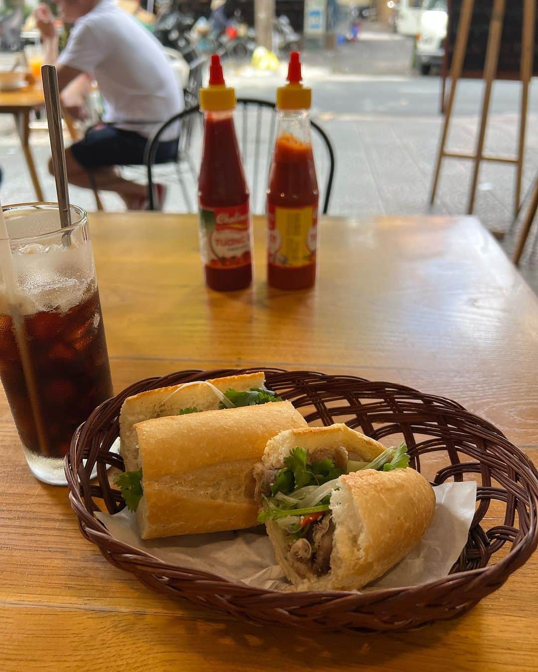 吉野七宝実さんのインスタグラム写真 - (吉野七宝実Instagram)「ベトナム飯。  現地っぽいご飯も、観光客向けっぽいご飯も色々食べれて楽しかった〜！！  パクチー昔大っ嫌いだったけど、克服したかも。 でもまだ美味しいとは思えないけど食べれるようにはなった！！  #ベトナム　#ホーチミン」8月12日 18時17分 - shihomi0305