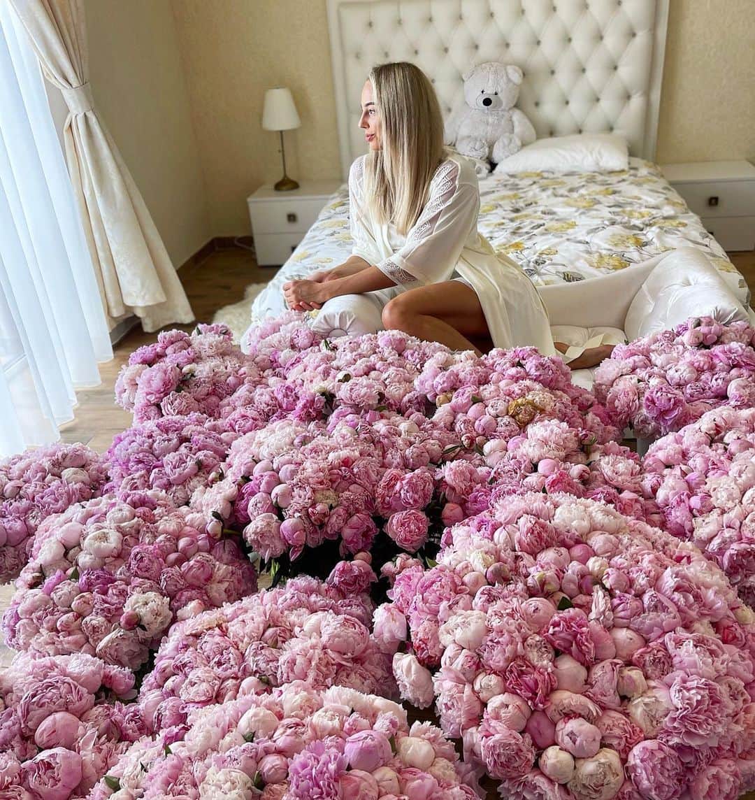 ダリア・ビロディドのインスタグラム：「Як приємно прокидатися і бачити таку красу 🌸🥰」