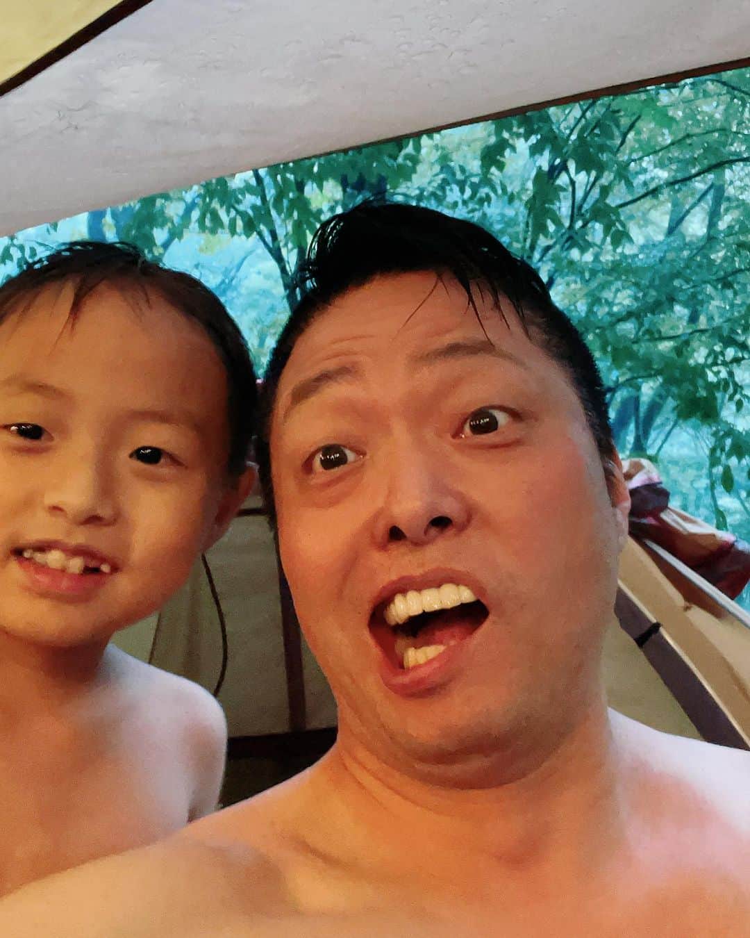 キャプテン★ザコさんのインスタグラム写真 - (キャプテン★ザコInstagram)「息子とキャンプ🏕️ 今年も夏ミッション一つクリアです  簡易サウナ持ってったら、とっても今年は重宝しました🧖  小学生のうちしかどうせ遊んでくれないんだろw  じゃあめっぱいあそぼうせ👋  #バーベキュー #那須  #龍の国オートキャンプ場  #カヤック  #サウナ #キャンプ #親子キャンプ」8月12日 18時26分 - captainzako