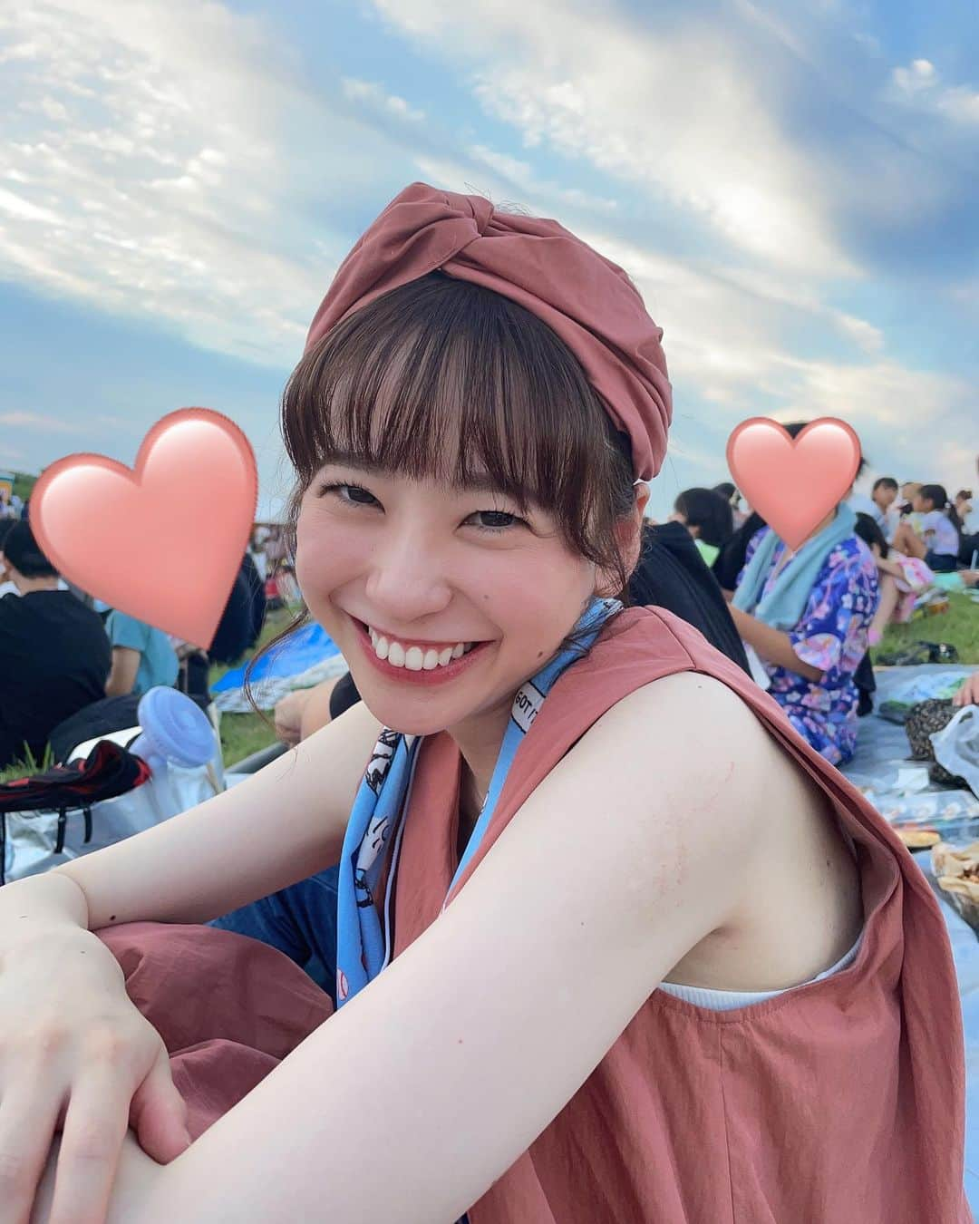 高山奈々のインスタグラム：「. 長岡まつり大花火大会🎆 今年も見れました☺️✨ やっぱり長岡は最高だな〜💕  この可愛いワンピースはヘアメイクさんが誕生日プレゼントでくれたんです🎁 本当にありがとうございます😭💕 @ikuyo.hairmake   #長岡花火  #長岡まつり大花火大会  #長岡まつり」