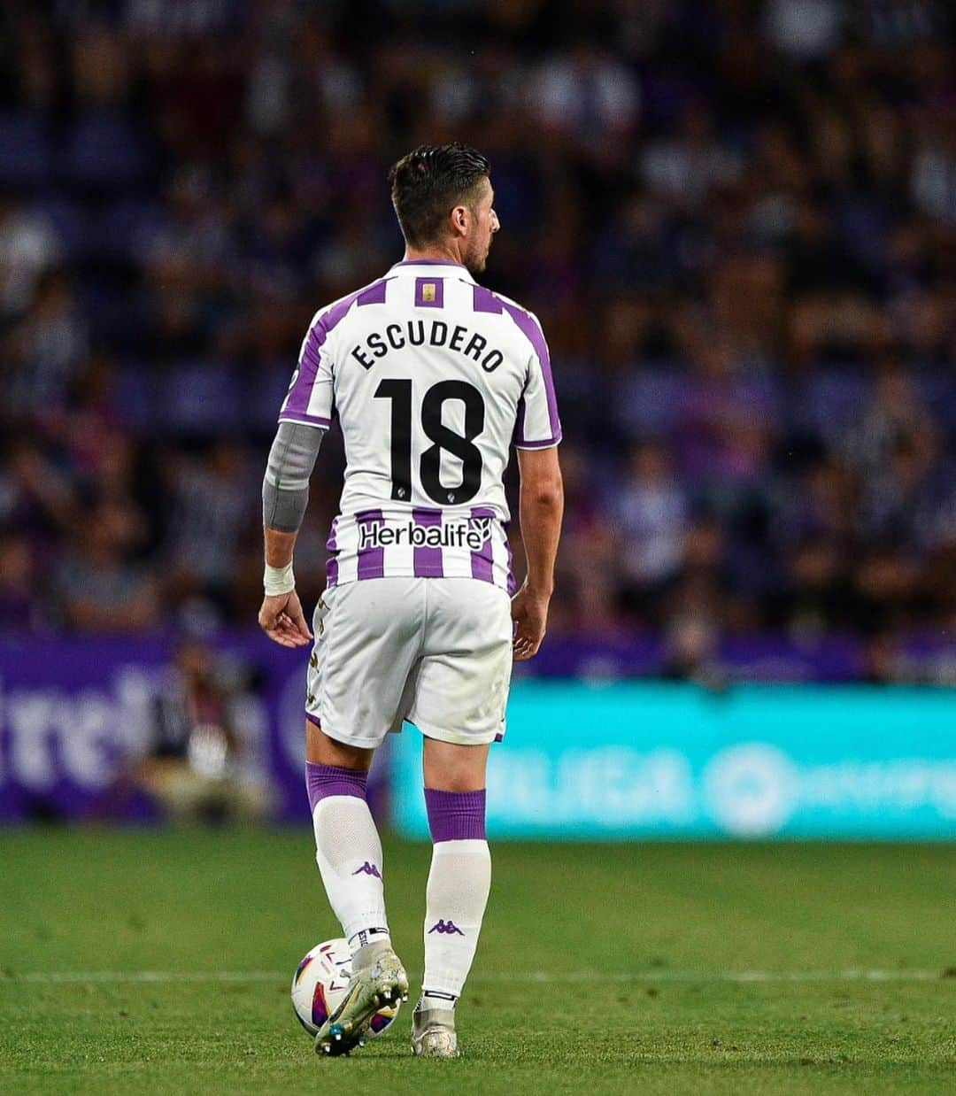 セルヒオ・エスクデロさんのインスタグラム写真 - (セルヒオ・エスクデロInstagram)「Empezamos como queríamos @realvalladolid ⚪️🟣 +3 ⚽️」8月12日 18時39分 - serescudero18