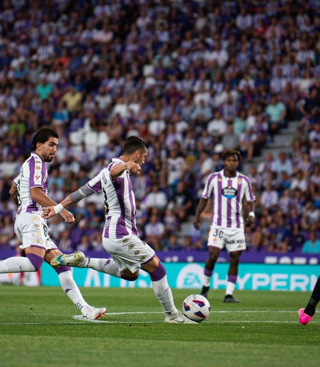 セルヒオ・エスクデロさんのインスタグラム写真 - (セルヒオ・エスクデロInstagram)「Empezamos como queríamos @realvalladolid ⚪️🟣 +3 ⚽️」8月12日 18時39分 - serescudero18