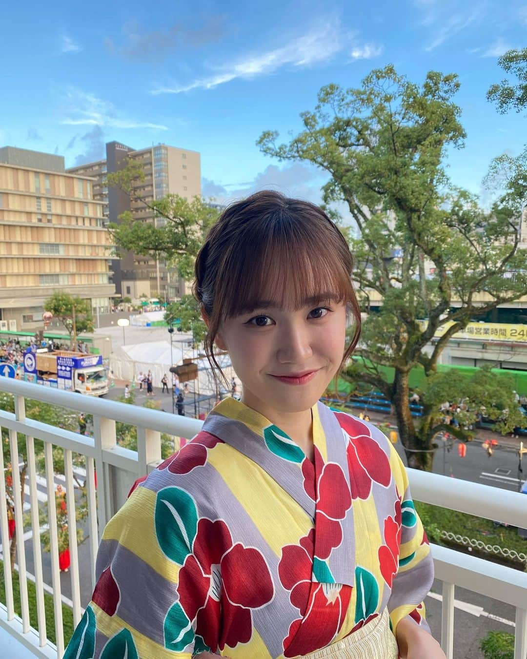 尾碕真花さんのインスタグラム写真 - (尾碕真花Instagram)「. . . 久しぶりに高知のよさこいを観ることが出来て楽しかったなあ。 . 4年ぶりの通常開催という嬉しい日に立ち会えてよかったです。 . せっかく浴衣を着させて頂いたので写真残しときます✌️ . そして、メイクは念願の @dreamoon_hm さん💄 . いつもゆりなの投稿を見てて、「私もメイクしてもらいたい〜」と思ってたのでお願いしました😊」8月12日 18時34分 - ichika_osaki_official