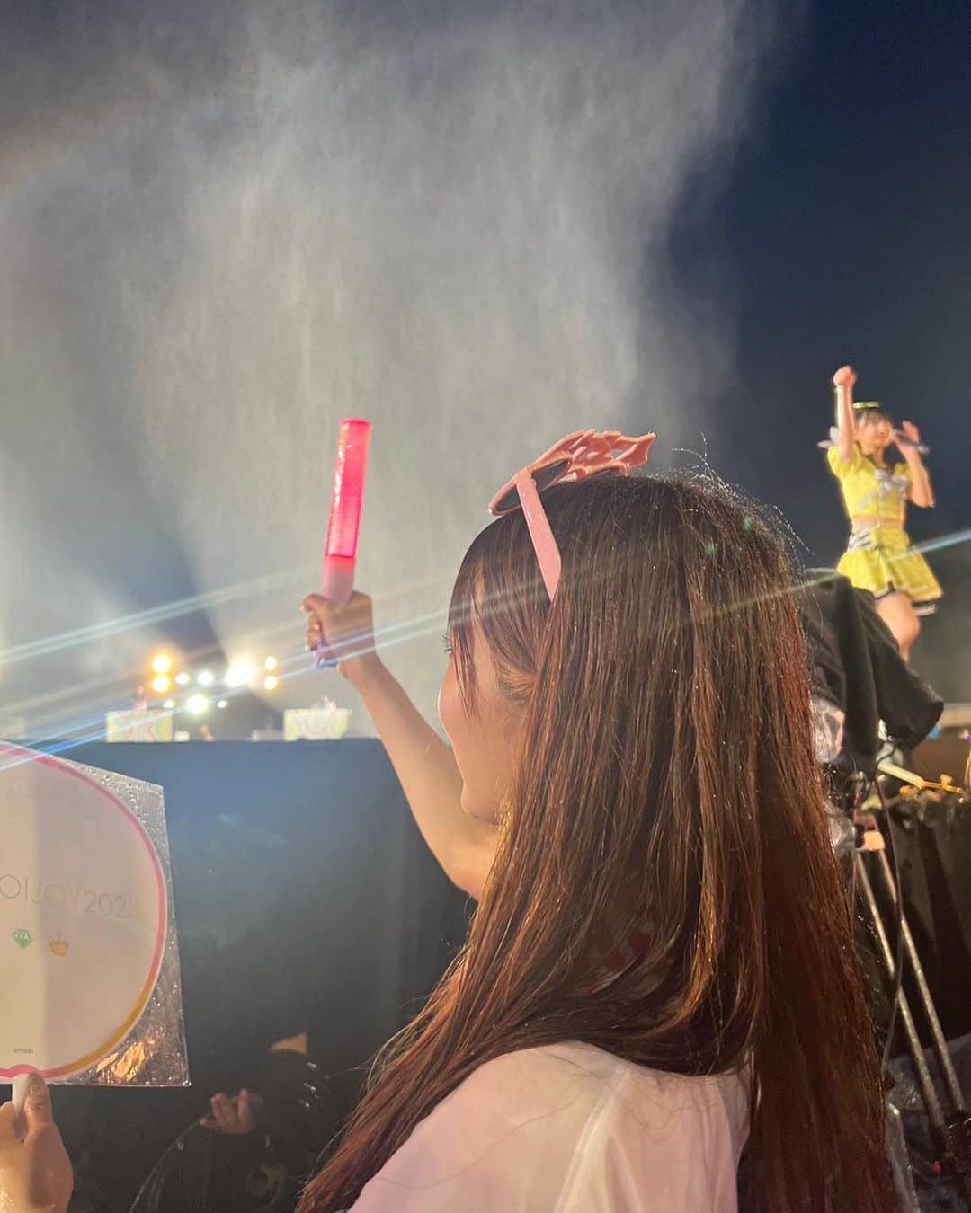 吉川七瀬さんのインスタグラム写真 - (吉川七瀬Instagram)「イコノイジョイ2023観に行かせていただいた時の写真☺️ しーちゃんが撮ってくれたんだけどめちゃくちゃ夏ー！ ライブ自体も最高でステージ上からメンバーにたくさんの水と泡をかけられて幸せでした(^_^)♡」8月12日 18時46分 - yoshikawa_nanase