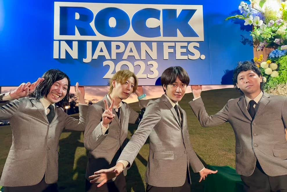 THE BAWDIESさんのインスタグラム写真 - (THE BAWDIESInstagram)「昨日はROCK IN JAPAN 2023にて大祭り！ 本当に待ちに待った光景に魂が震えました！ 参加してくれた皆様ありがとうございました！  これが日本の夏だぜぇー！ みんな絶対参加した方が良いよ！最高の夏祭りだから！  よっしゃー！ 今年こそ夏より熱く！！  #bawdies #thebawdies #rockinjapan #rijf2023  #夏より熱く」8月12日 18時59分 - thebawdies