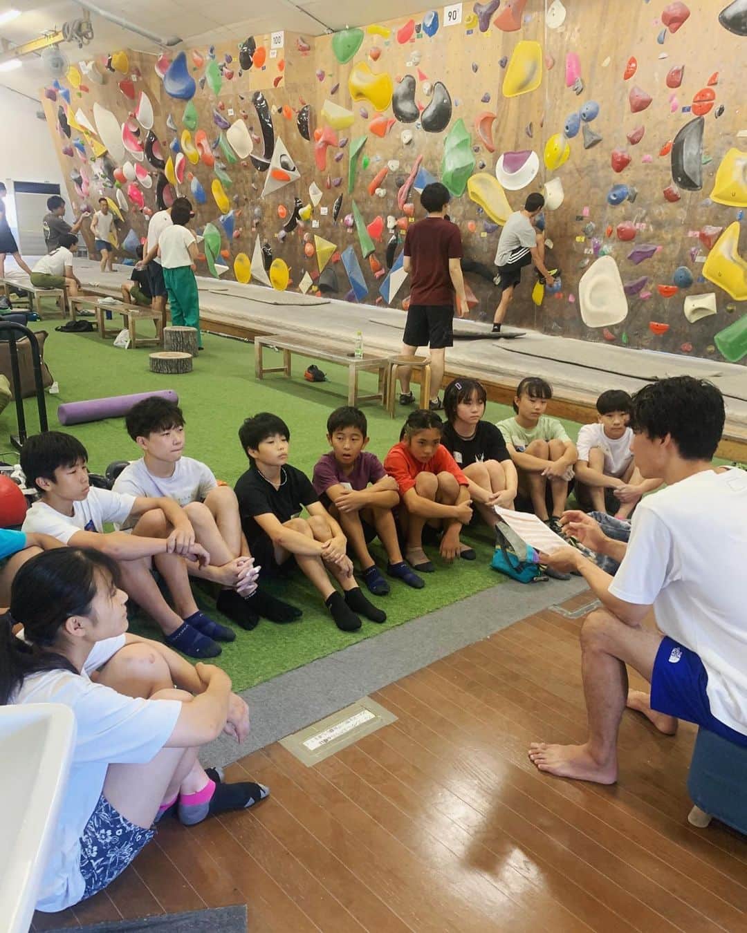 渡部桂太さんのインスタグラム写真 - (渡部桂太Instagram)「. . Held a climbing class in my hometown 🧑‍🏫  地元でクライミング講習をさせていただきました！ 3時間と短い間でしたが 10歳〜19歳の未来有望なクライマー達は、沢山の事を吸収してくれたと思います‼️ またできると良いなぁ〜  @lasportivajp  @watalabo_climbing   Thanks @haruhikokobayashi   #クライミング講習  #クライミング  #チームみえジュニア  #ワタラボ」8月12日 19時00分 - keita_watabe