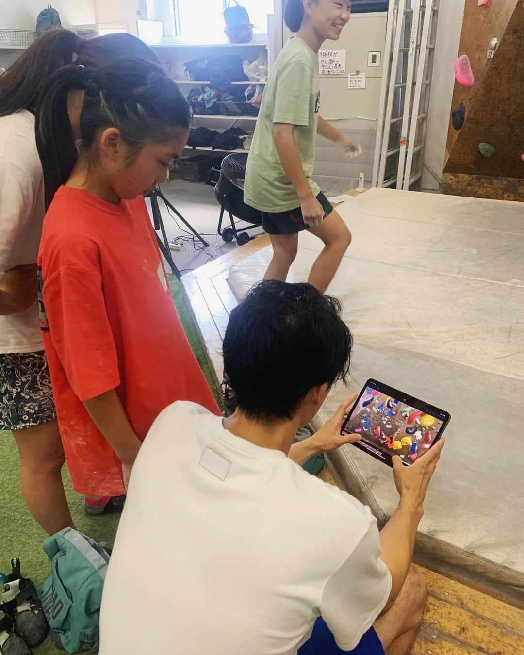 渡部桂太さんのインスタグラム写真 - (渡部桂太Instagram)「. . Held a climbing class in my hometown 🧑‍🏫  地元でクライミング講習をさせていただきました！ 3時間と短い間でしたが 10歳〜19歳の未来有望なクライマー達は、沢山の事を吸収してくれたと思います‼️ またできると良いなぁ〜  @lasportivajp  @watalabo_climbing   Thanks @haruhikokobayashi   #クライミング講習  #クライミング  #チームみえジュニア  #ワタラボ」8月12日 19時00分 - keita_watabe