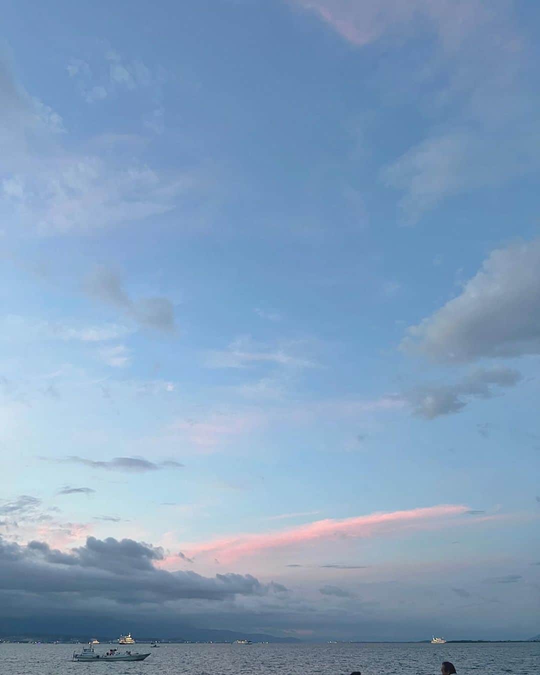 空山菜摘のインスタグラム：「♡ 好きな空シリーズ🩵☀️☁️🩷 積乱雲はTHE夏って感じで好きなんだが 意外と写真に残せてなかった☹️」