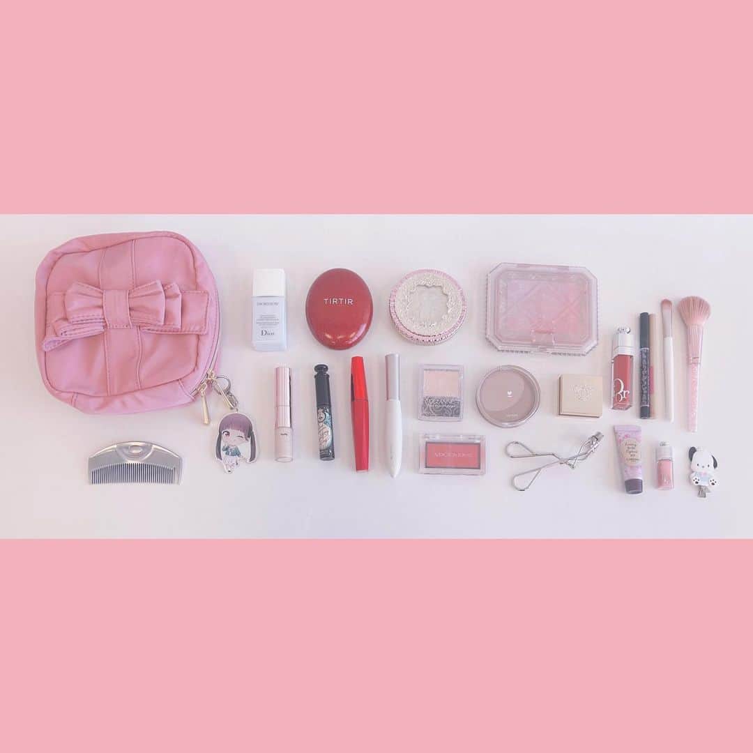 進藤あまねのインスタグラム：「💄💅🪞  ココ最近のメイク用品【一軍】✨️  最近のポーチの中身知りたい、化粧品知りたいと質問よく来ていたので✌️    #ねすぐらむ」