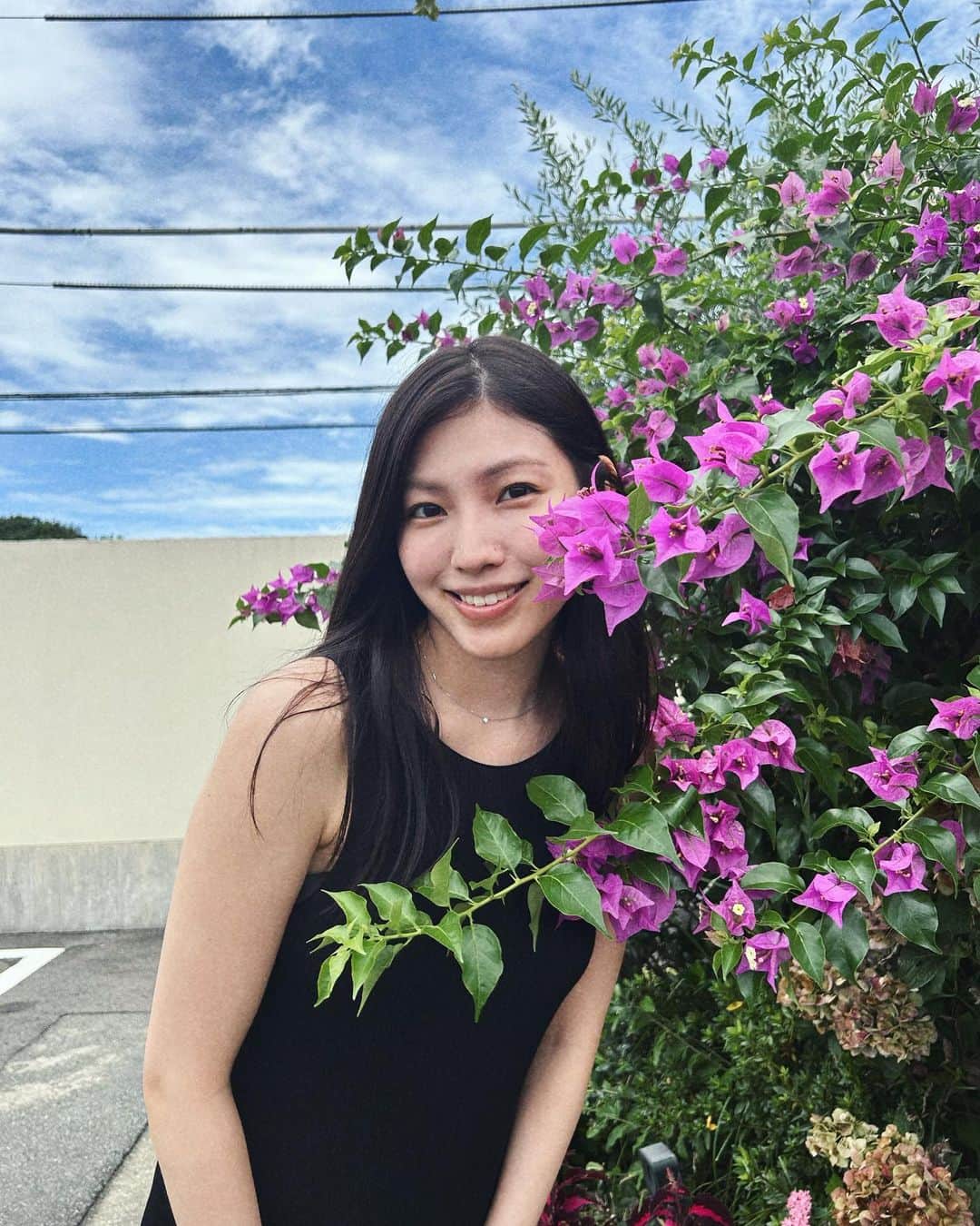 立石晴香のインスタグラム：「🌺✨ 2枚目から海写真📷🐬 どこかわかった方いますか☺️？？」