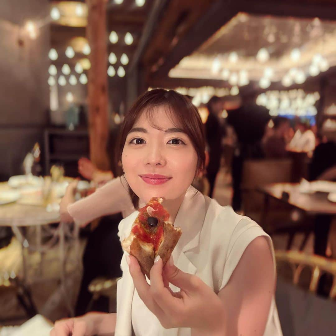 佐藤真知子さんのインスタグラム写真 - (佐藤真知子Instagram)「🍕✨ 美味しいものを食べると ほんとーに幸せ…  夏バテしないように、 しっかり食べましょう😉🫰🏻」8月12日 19時13分 - machiko.sato09