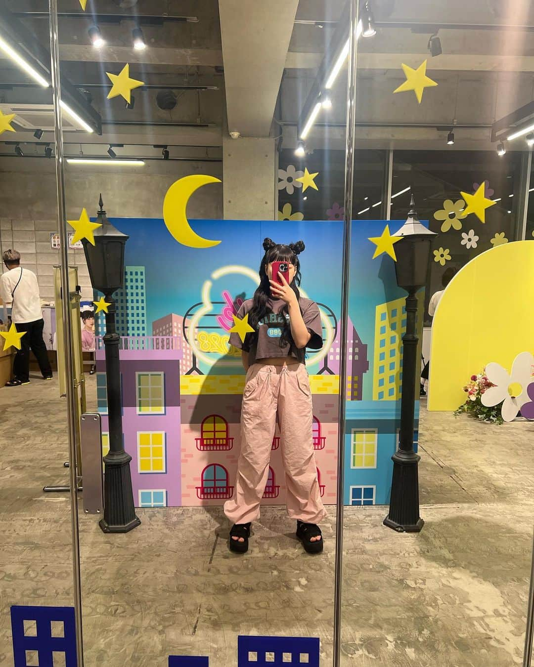 山下恵奈さんのインスタグラム写真 - (山下恵奈Instagram)「Chik POPUP 2日間ありがとうございました🌜❤️‍🔥  私たちの作った商品や空間を みんなが可愛いと言って楽しんでくれて むくえなの作り出す世界がもうひとつ増えた感覚で それがすごく嬉しかったです☺︎🩷  この空間を楽しんでるファンの子達やスタッフのみんながかわいくて愛しくて本当に幸せな気持ちになりました🥰🥰  ずっと手がけてきたグッズブランドでPOPUPができたこともとっても嬉しかったです🌟  きてくれたみんなありがとうございました🩷 またこういうイベントができるように頑張ります🙇🏻‍♀️✨」8月12日 19時10分 - ena_pi25