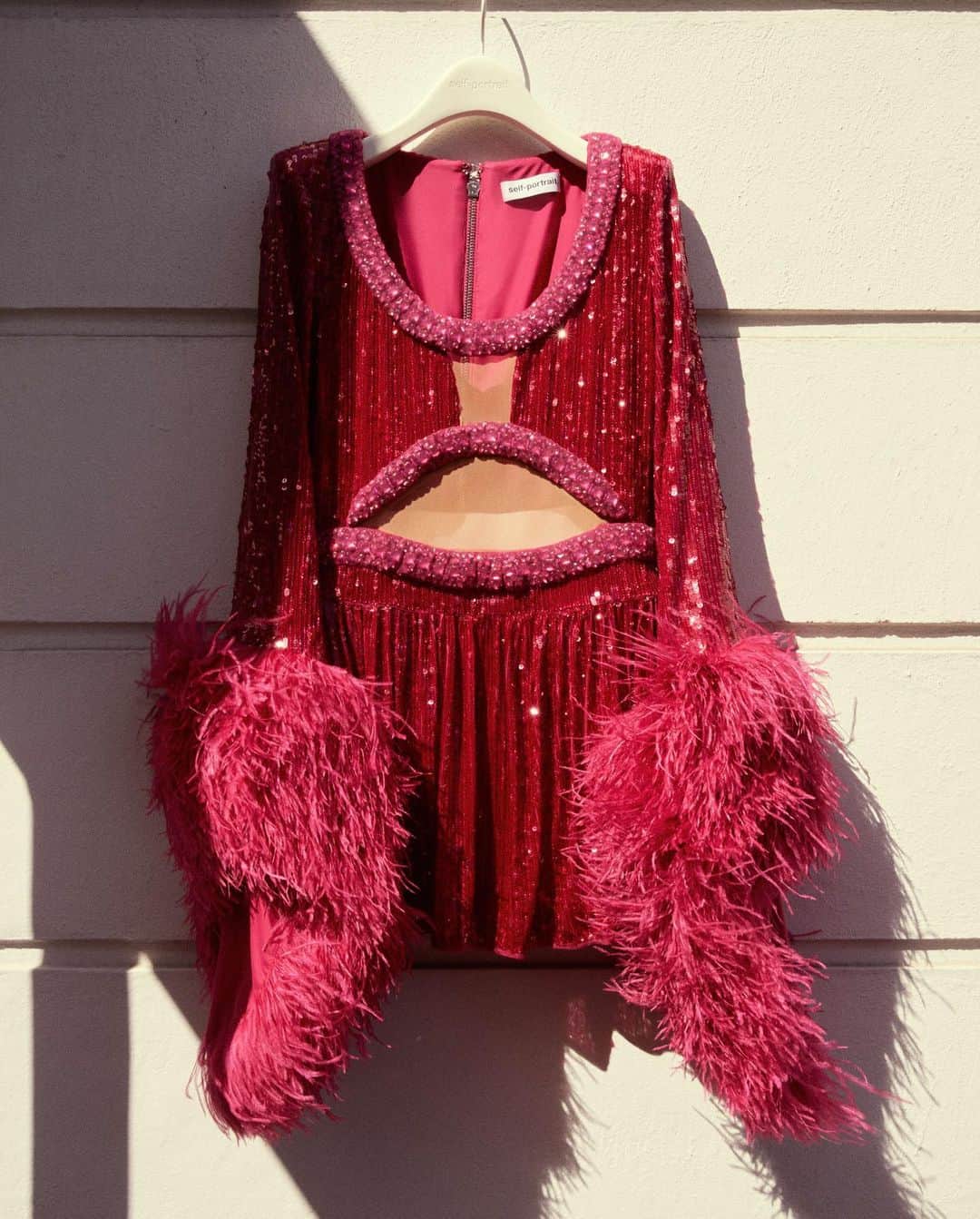 SELF PORTRAITさんのインスタグラム写真 - (SELF PORTRAITInstagram)「@beyonce wears a custom self-portrait fuchsia hand-embellished sequin mesh bodysuit with cut out detailing during her #RenaissanceWorldTour  Atlanta, 11th August 2023  Styled by @sarrjamois」8月13日 5時23分 - mrselfportrait