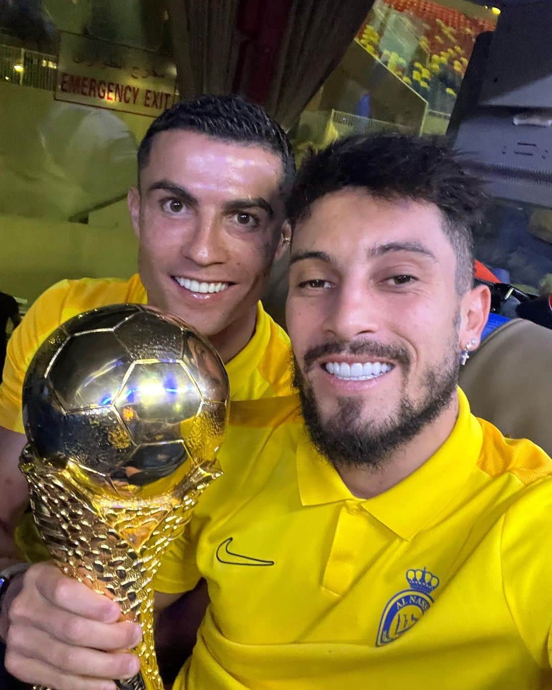 アレックス・ニコラオ・テレスのインスタグラム：「12/08/2023 🏆🤩⚽️ Ah o futebol… 🙏🏽🙌🏽」