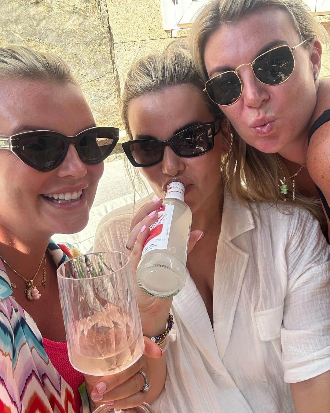 ジョージア・コウソウロウのインスタグラム：「Our first 24 hours back in our happy place 💃💖💖」