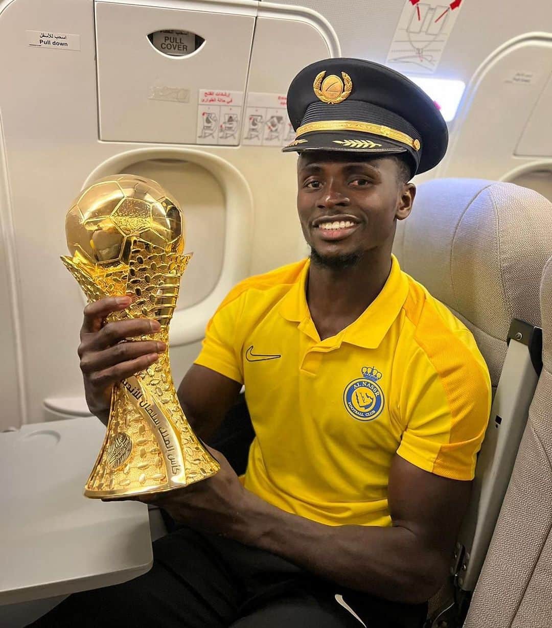 サディオ・マネさんのインスタグラム写真 - (サディオ・マネInstagram)「It’s all about this 🏆😁💪🏾well done ✔️ boys」8月13日 5時47分 - sadiomaneofficiel